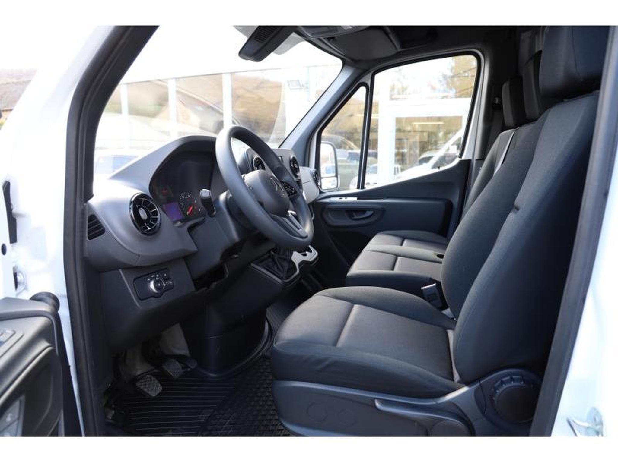 Mercedes Sprinter 315 Kasten L2 FWD (2023) - Photo 10