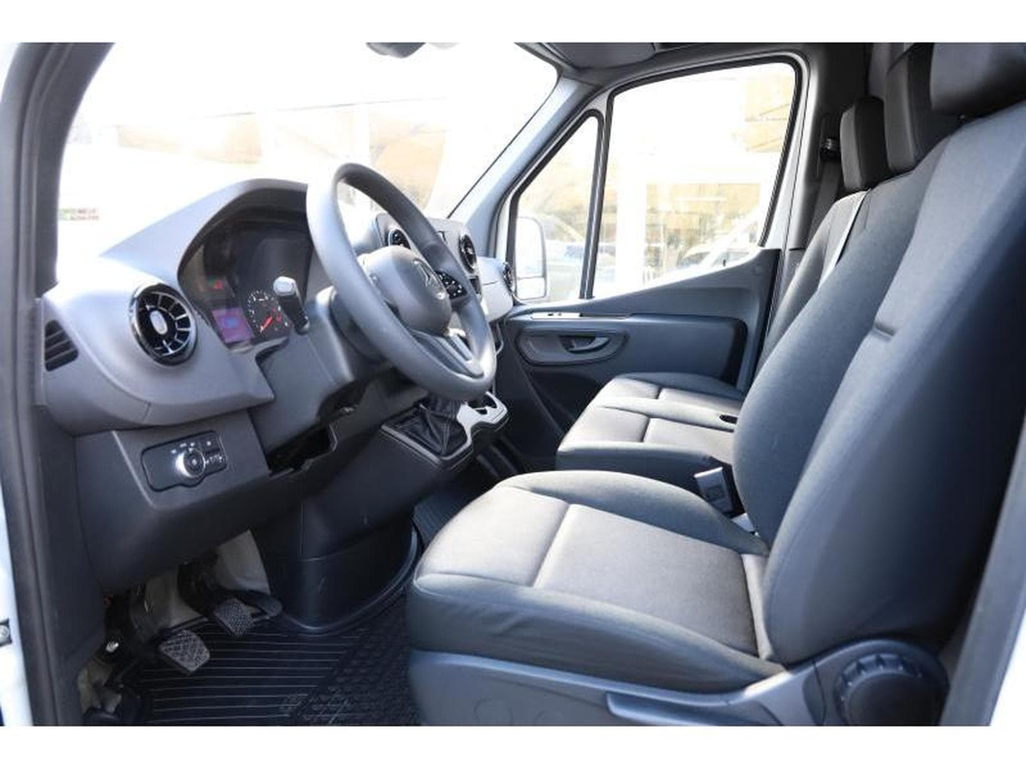 Mercedes Sprinter 315 Kasten L2 FWD (2023) - Photo 6