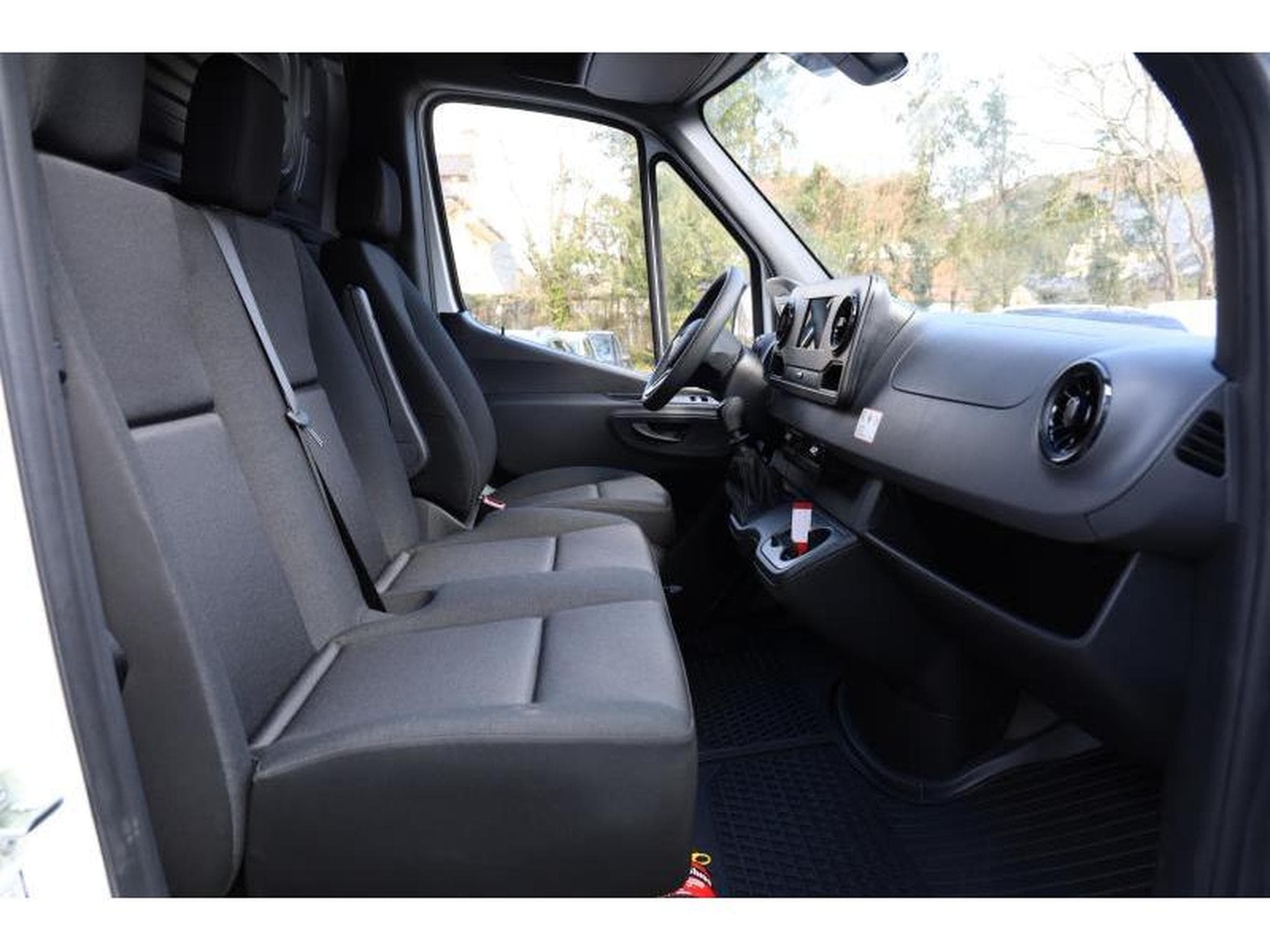 Mercedes Sprinter 315 Kasten L2 FWD (2023) - Photo 9