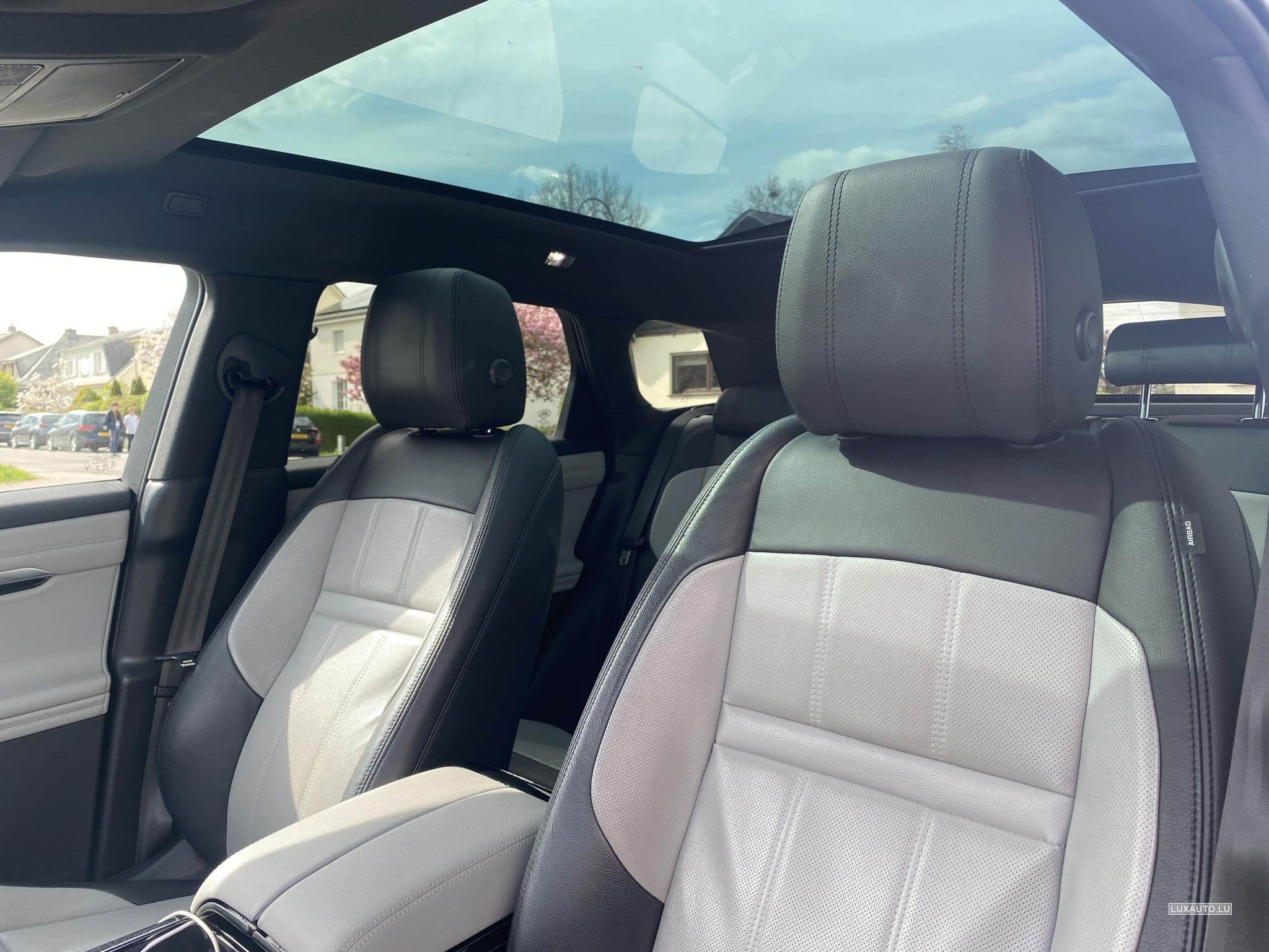 Land-Rover Range Rover Evoque D240 R-Dynamic SE AWD (2019) - Photo 3