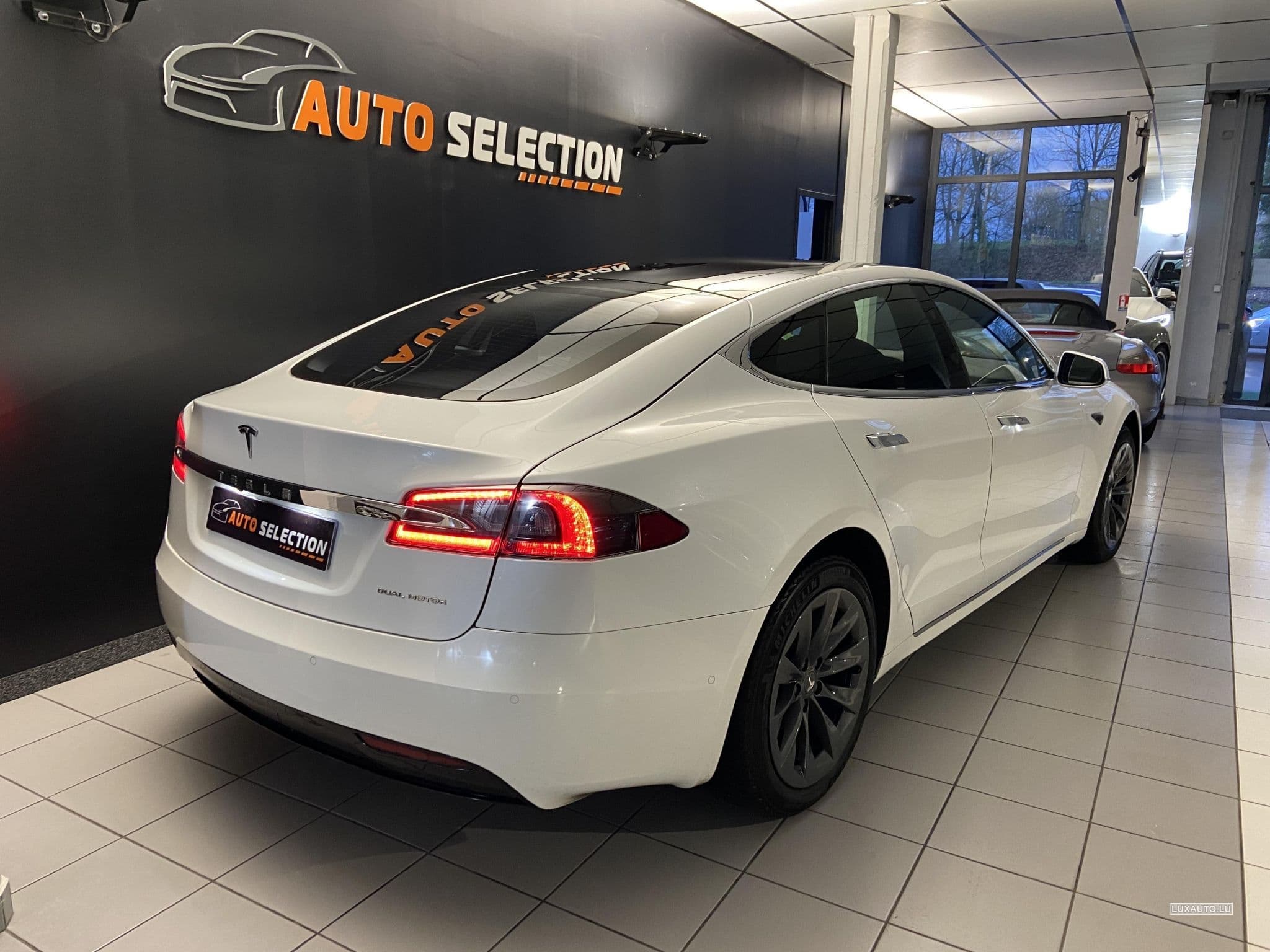 Tesla Model S Long Range (2020) - Photo 2