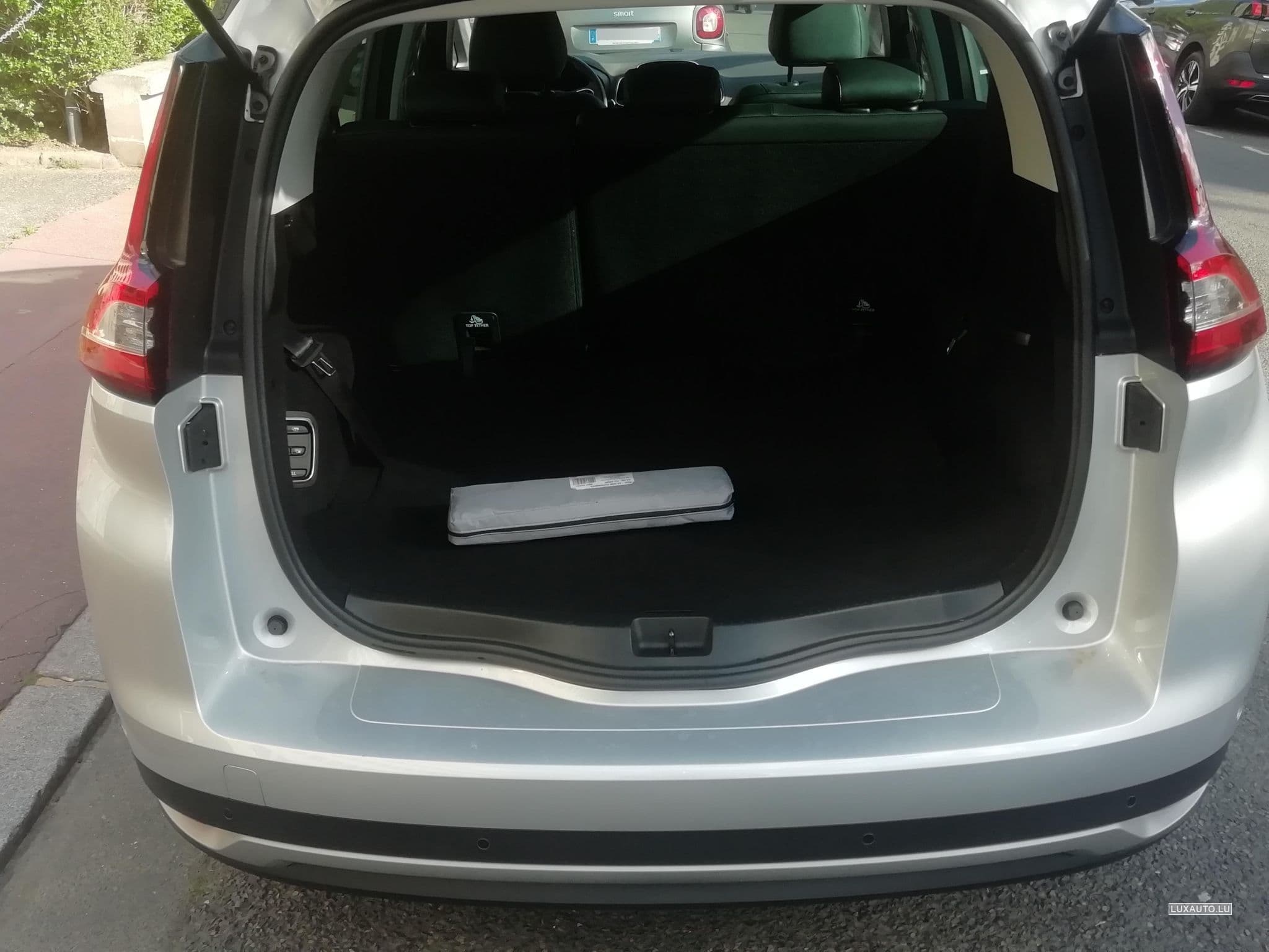 Renault Grand Scenic Intens (2021) - Photo 12