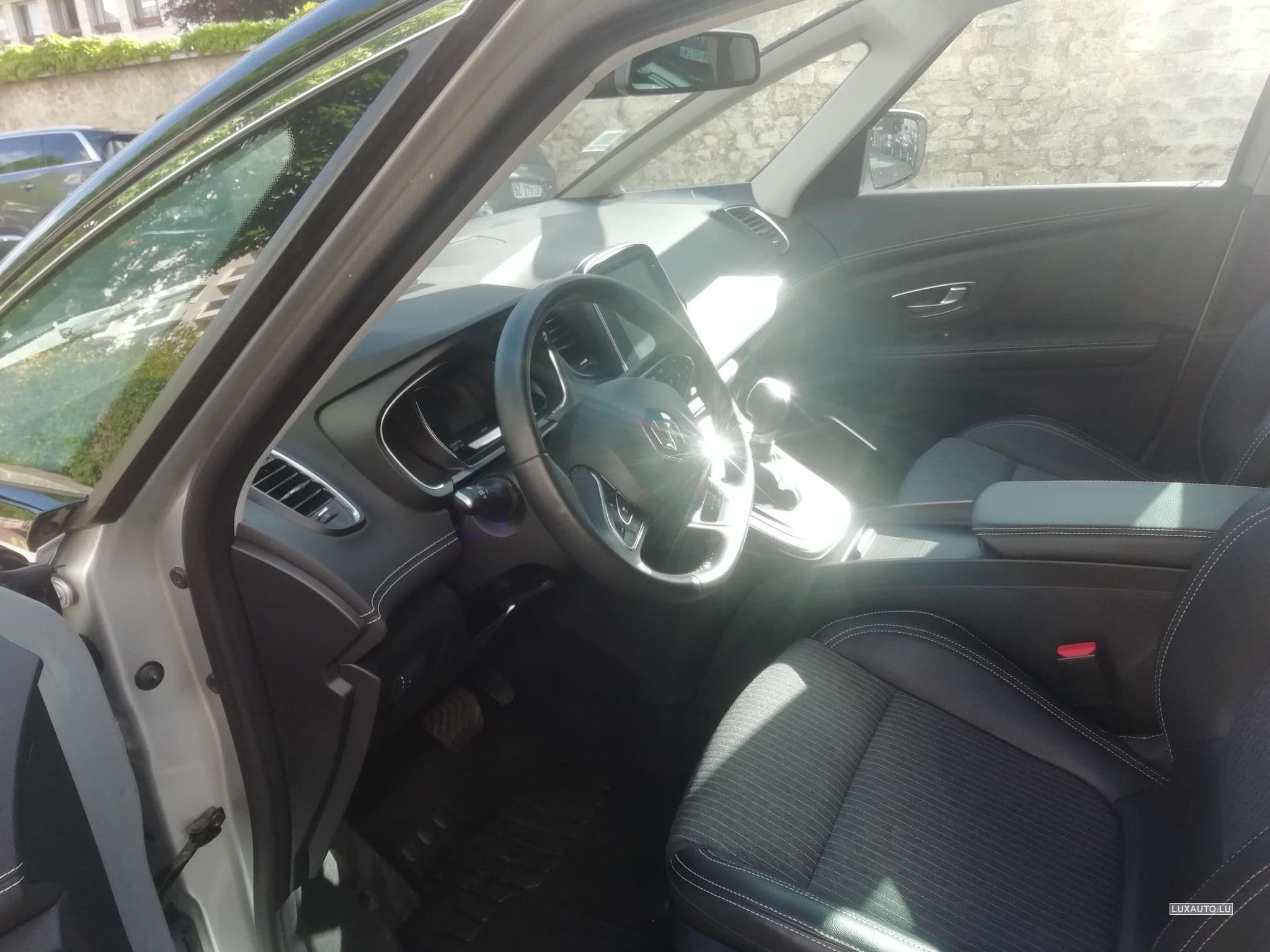 Renault Grand Scenic Intens (2021) - Photo 15