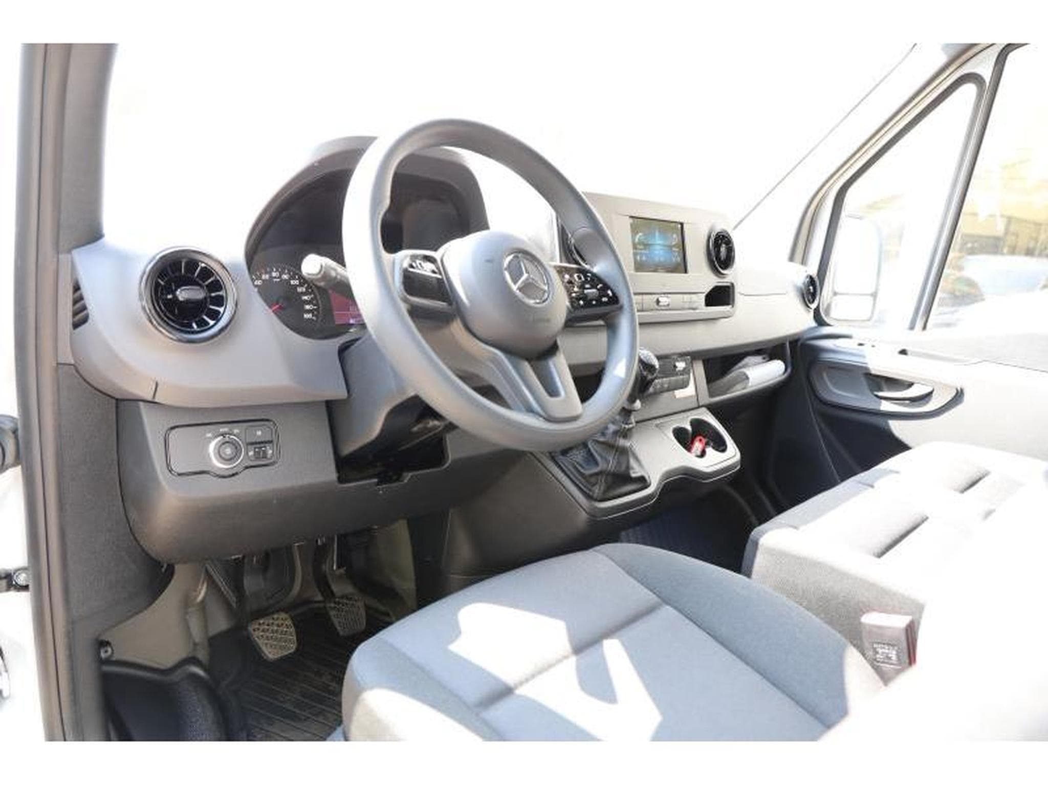 Mercedes Sprinter 315 Kasten L2 FWD (2023) - Photo 8
