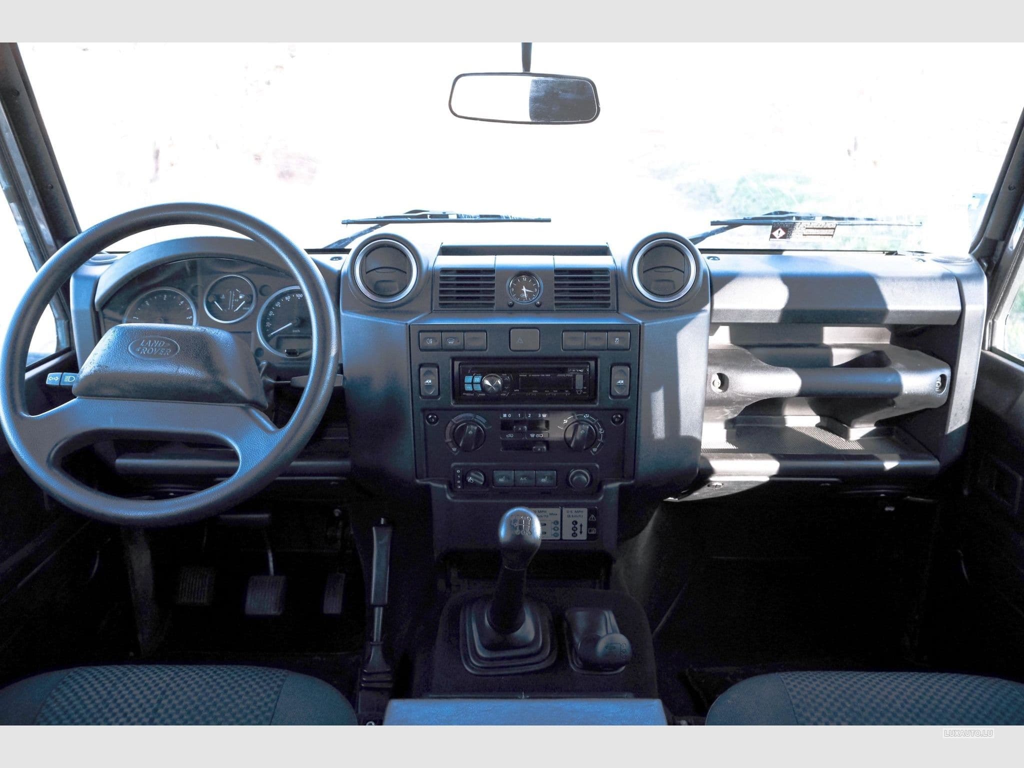 Land-Rover Defender (2015) - Photo 2