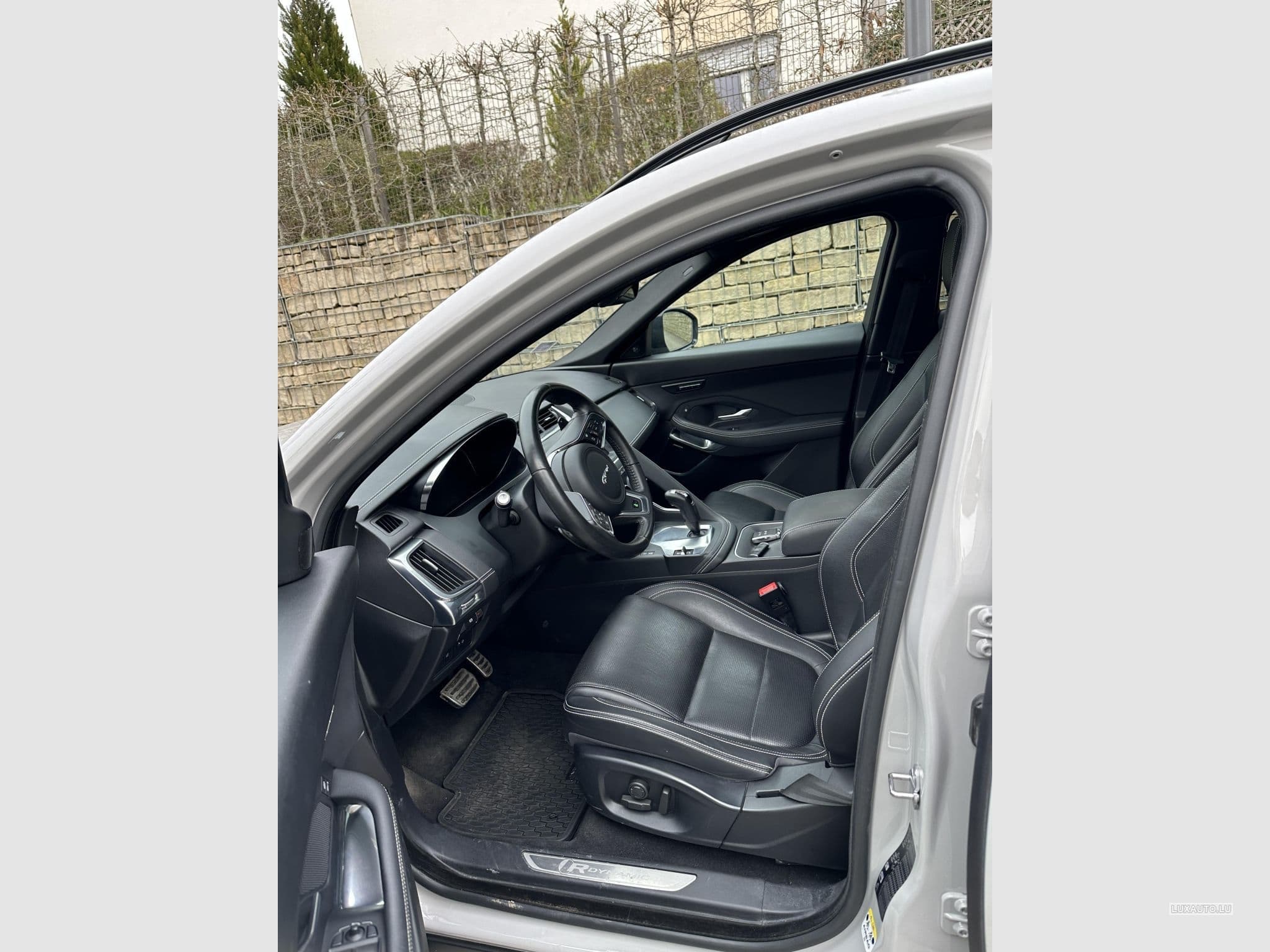 Jaguar E-Pace E-Pace D240 AWD R-Dynamic HSE (2019) - Photo 15