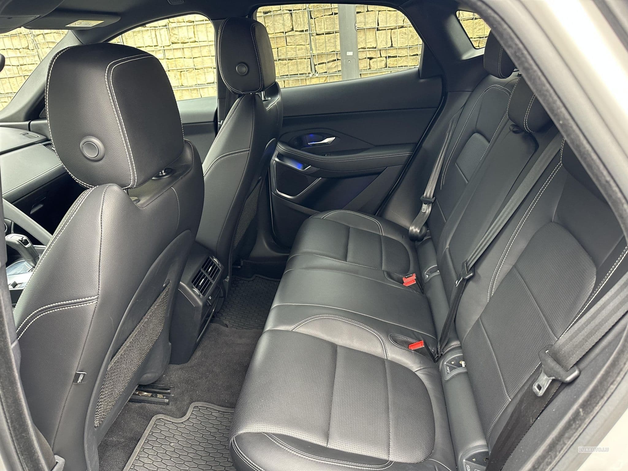 Jaguar E-Pace E-Pace D240 AWD R-Dynamic HSE (2019) - Photo 9