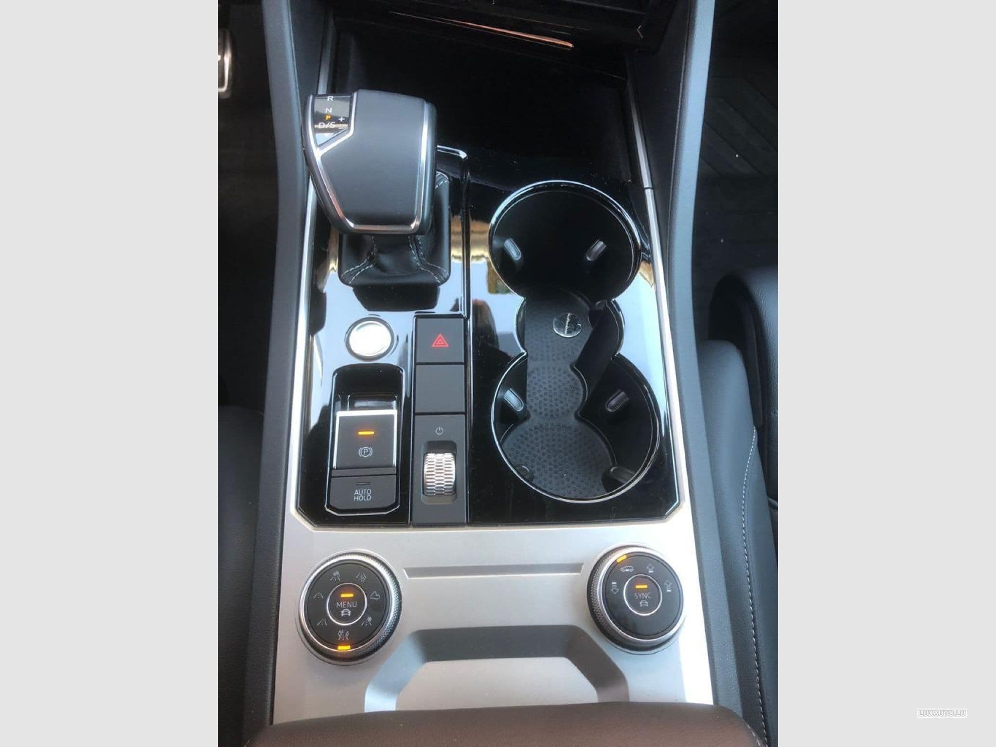 VW Touareg R line (2022) - Photo 6