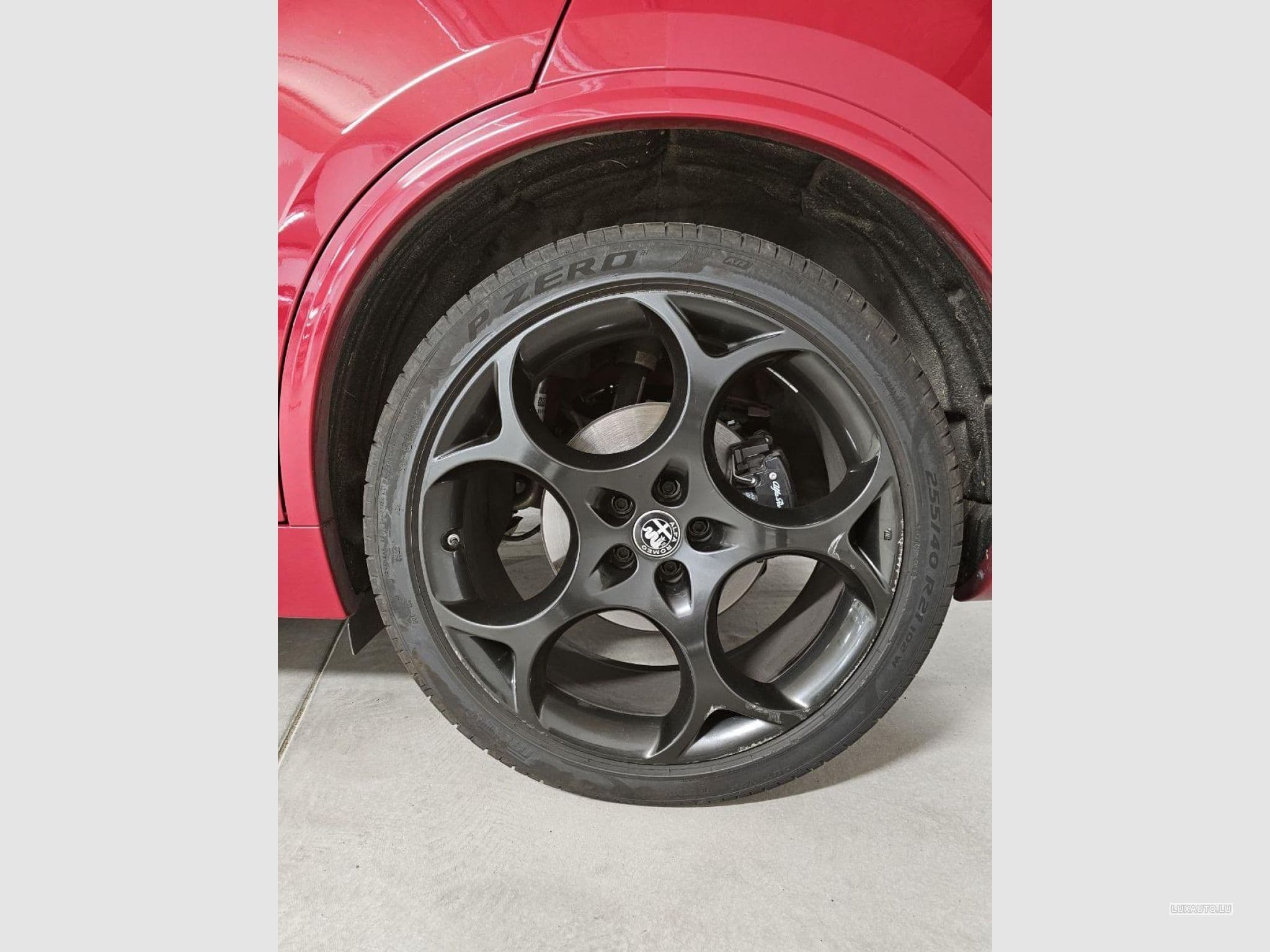 Alfa-Romeo Stelvio Estrema (2022) - Photo 15