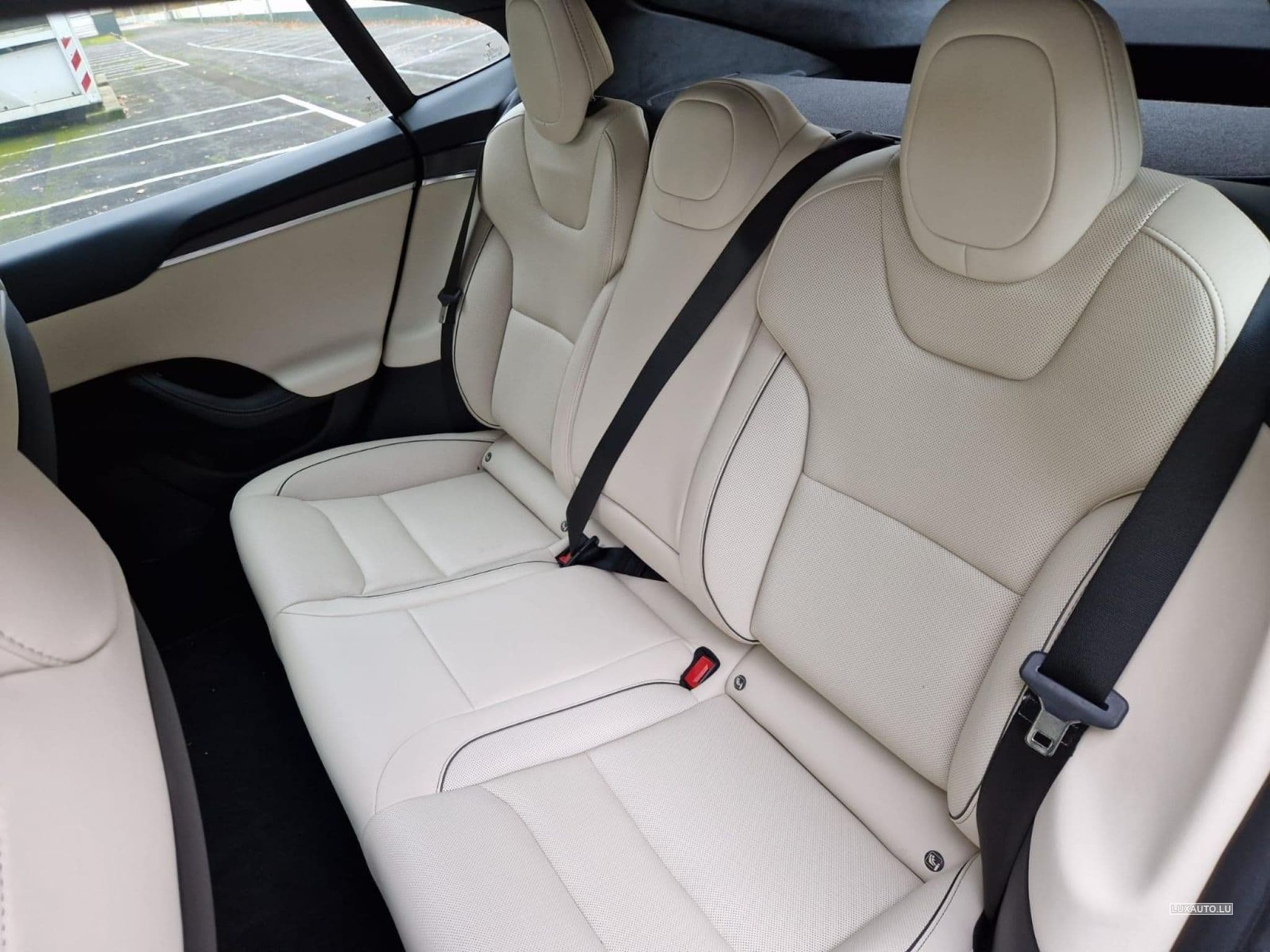 Tesla Model S Plaid (2023) - Photo 6