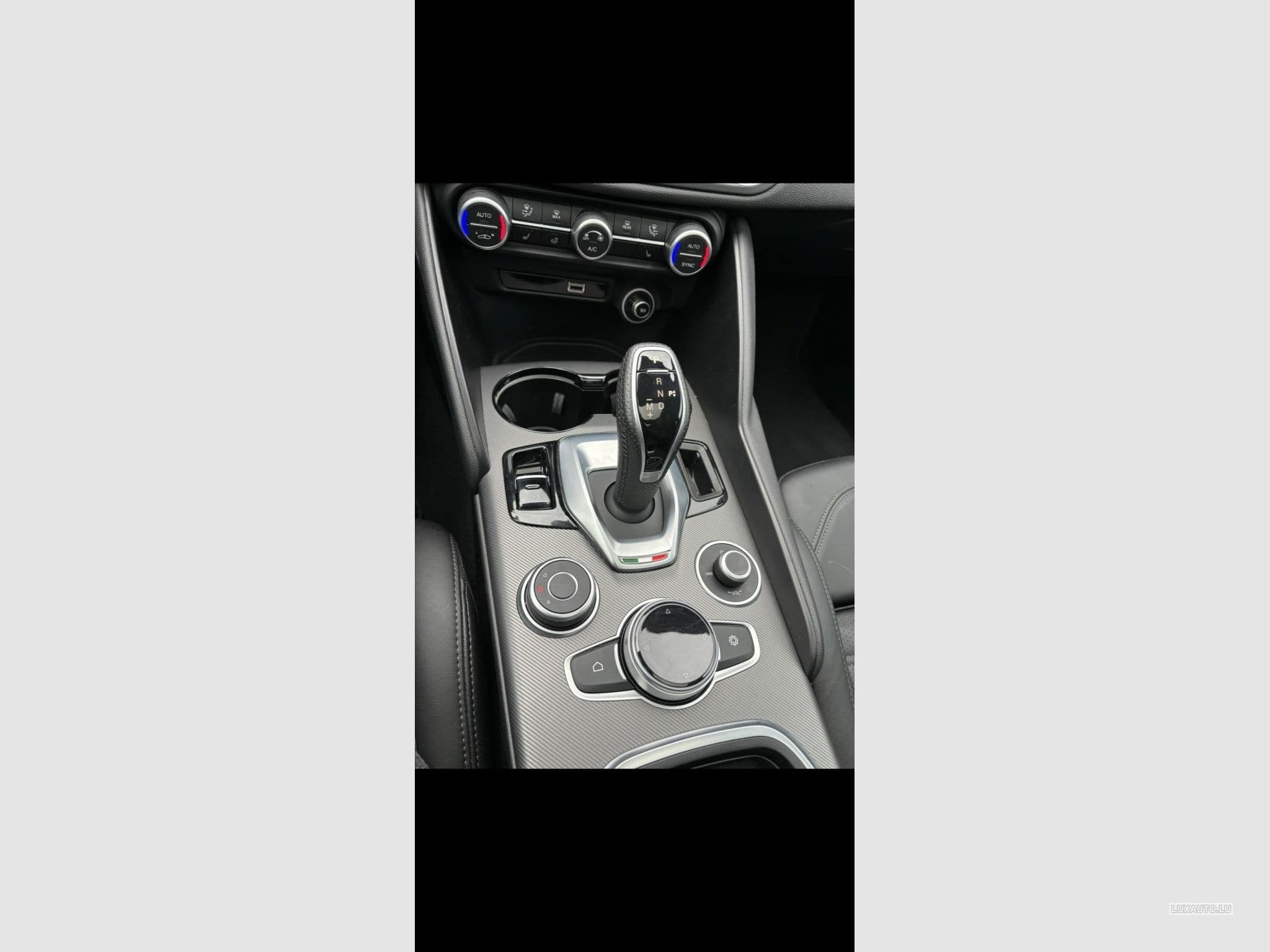 Alfa-Romeo Giulia MY22 Sprint 2.0 TB 200 AT (2022) - Photo 4