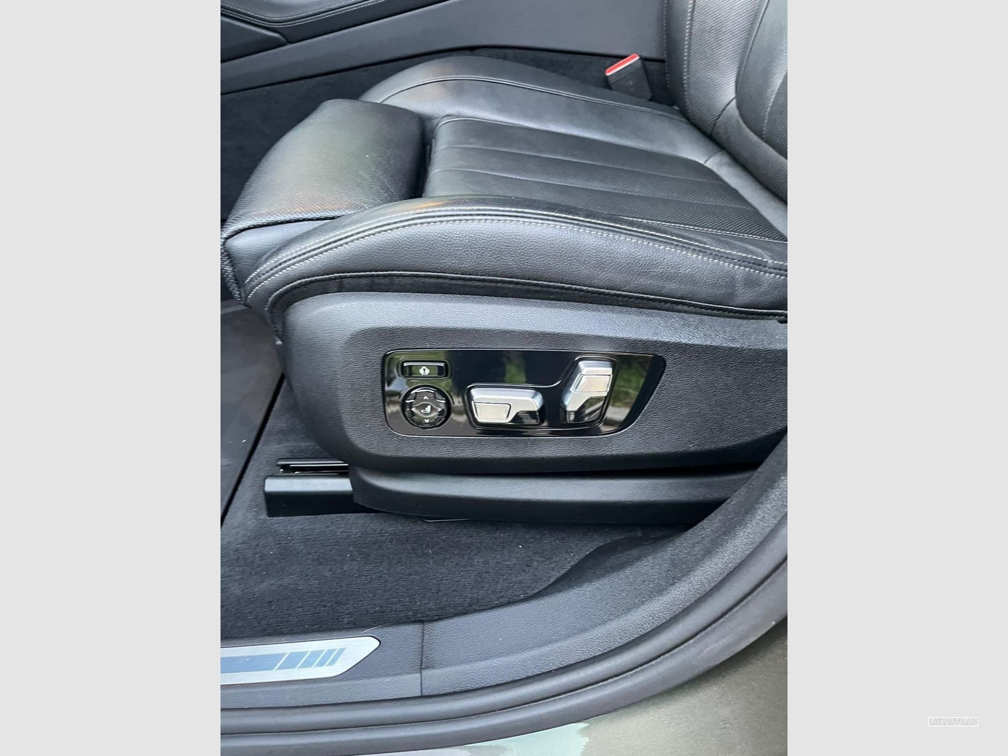 BMW X6 BMW X6 M50i (2020) - Photo 7
