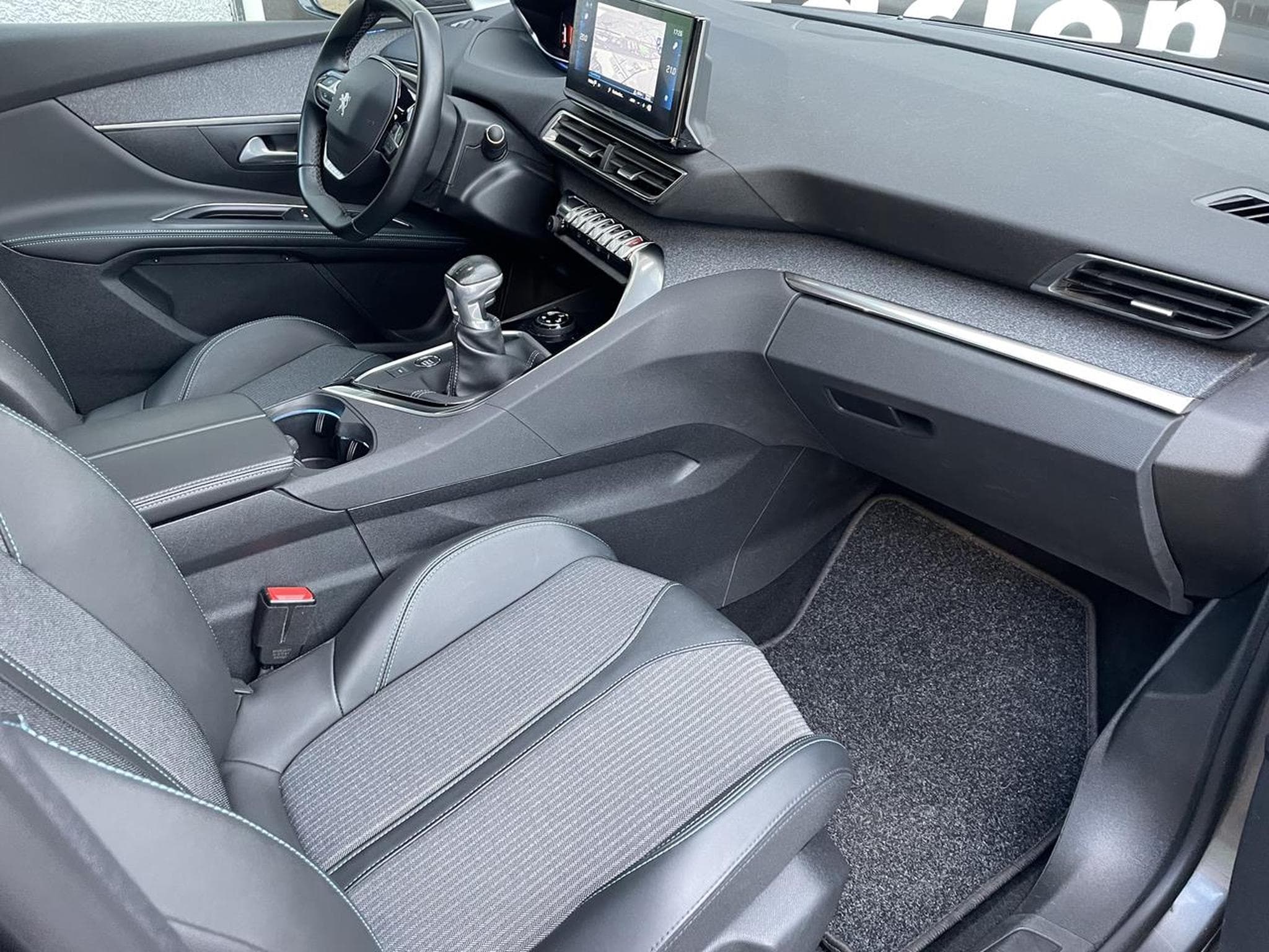 Peugeot 5008 1.5 BLUEHDI 130 ALLURE I-COCKPIT GPS 7PL (2021) - Photo 9