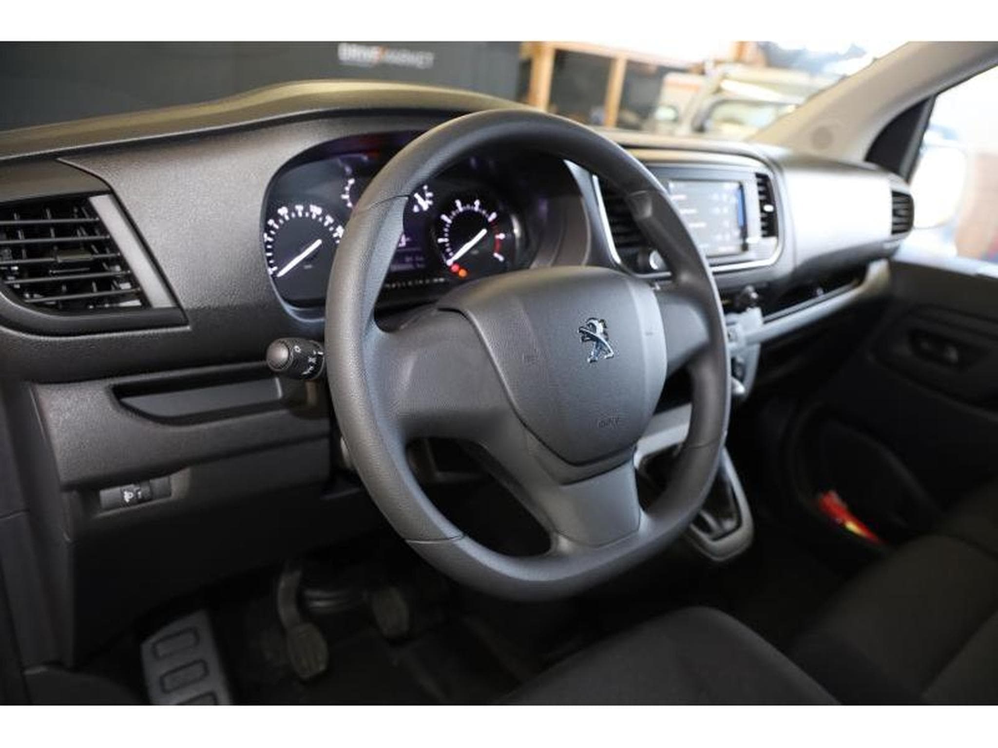 Peugeot Expert IV Premium (2024) - Photo 2