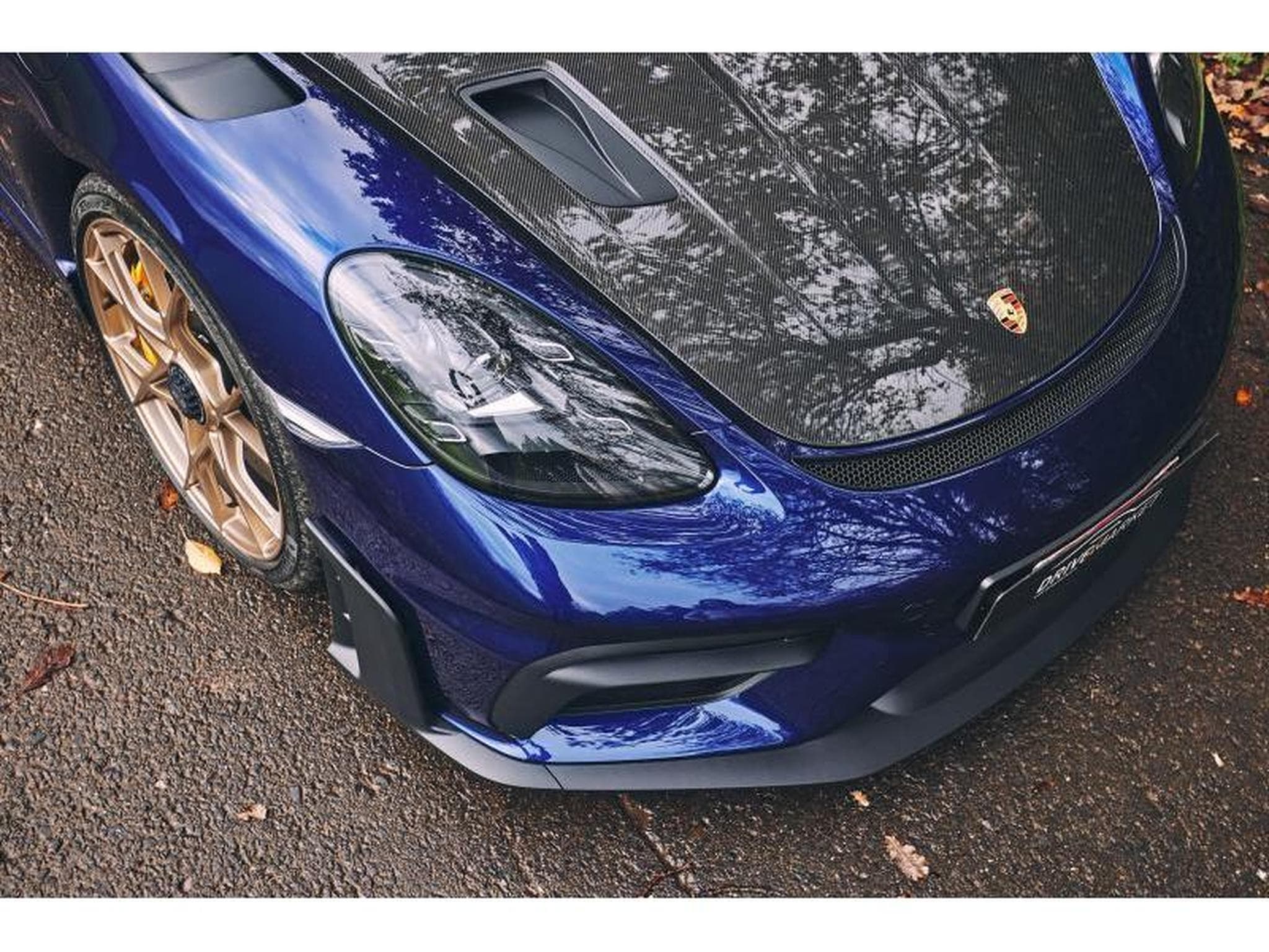 Porsche Cayman GT4 RS Weissach (2023) - Photo 10