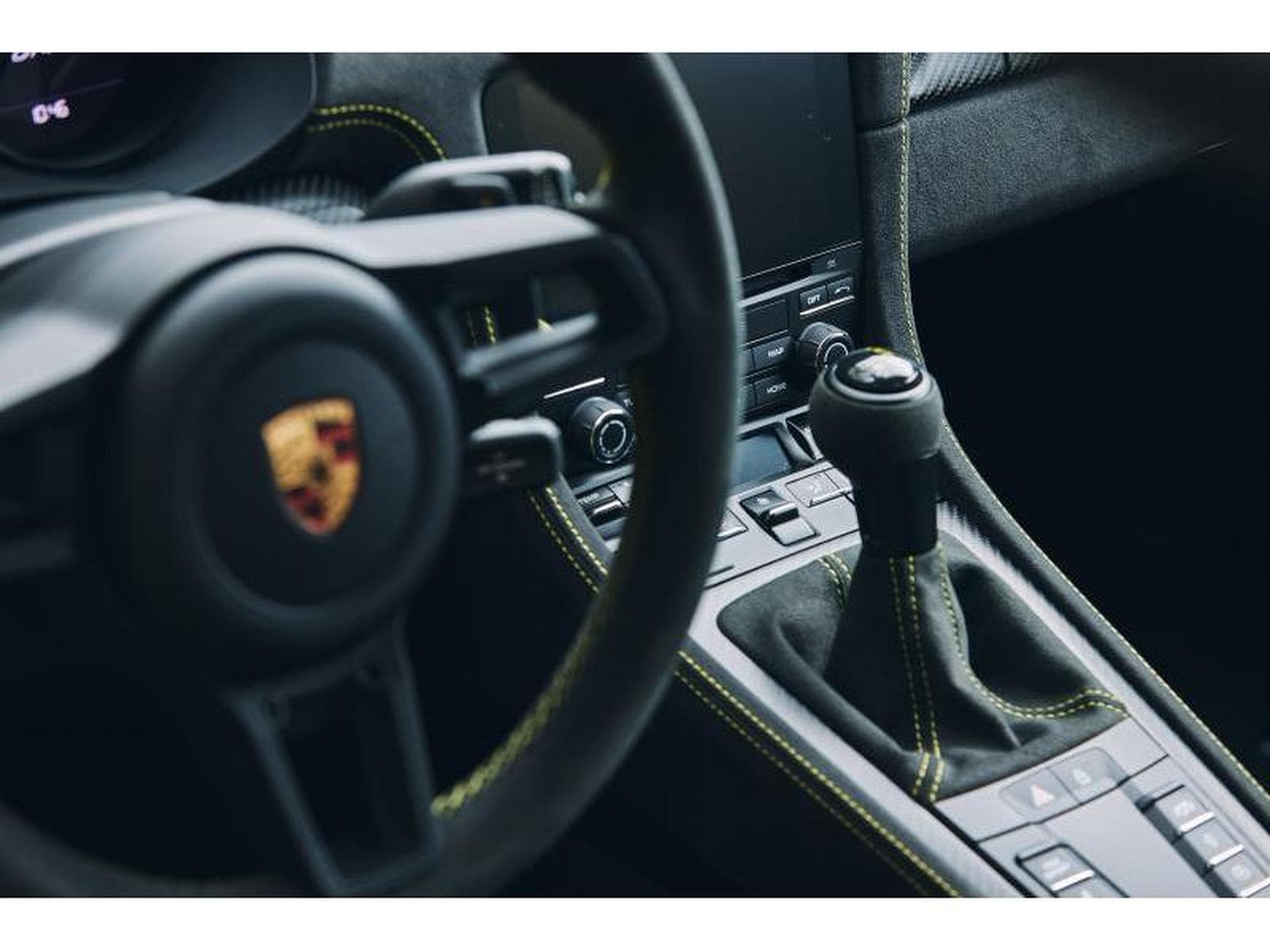 Porsche Cayman GT4 RS Weissach (2023) - Photo 12