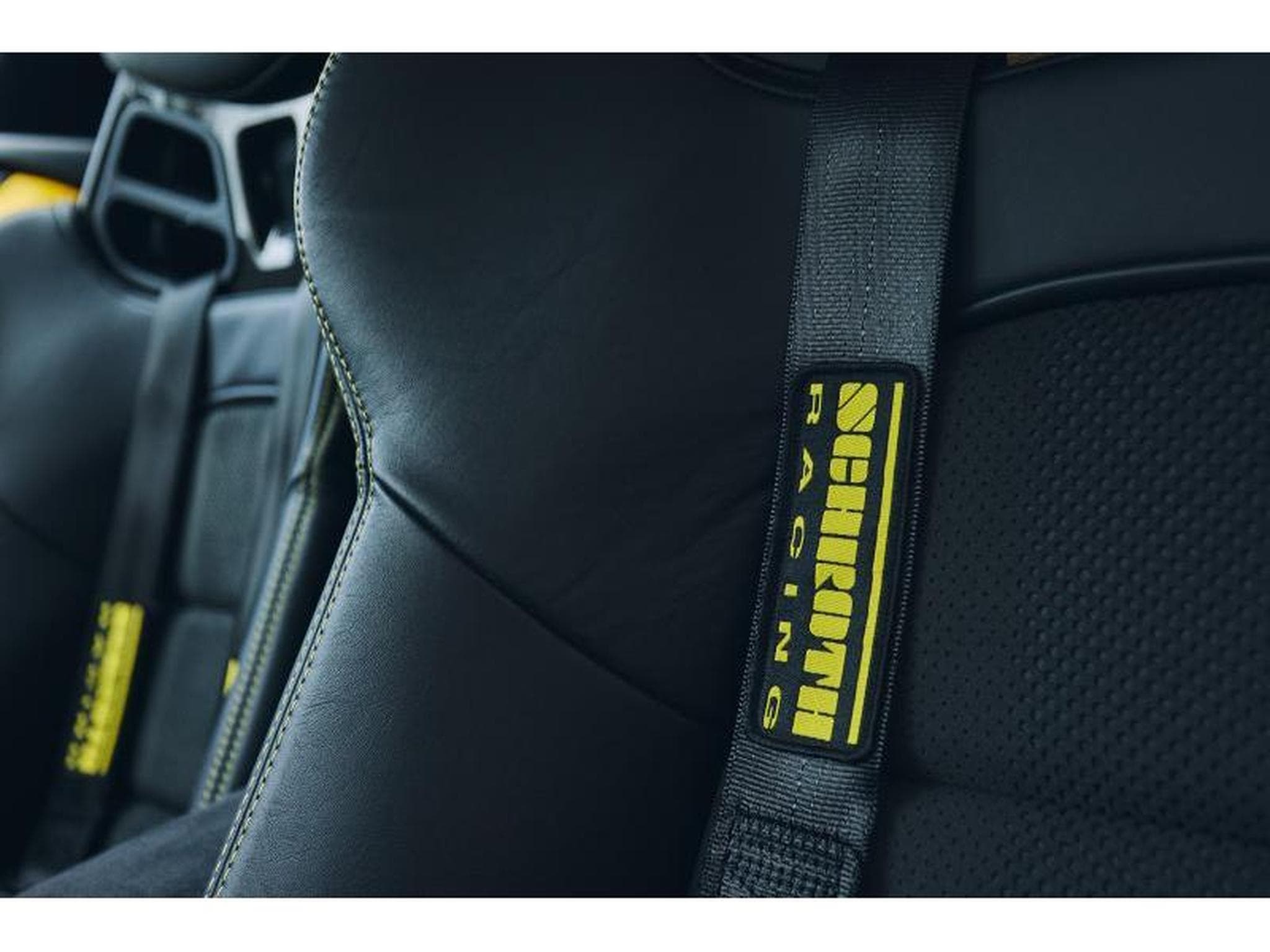 Porsche Cayman GT4 RS Weissach (2023) - Photo 21