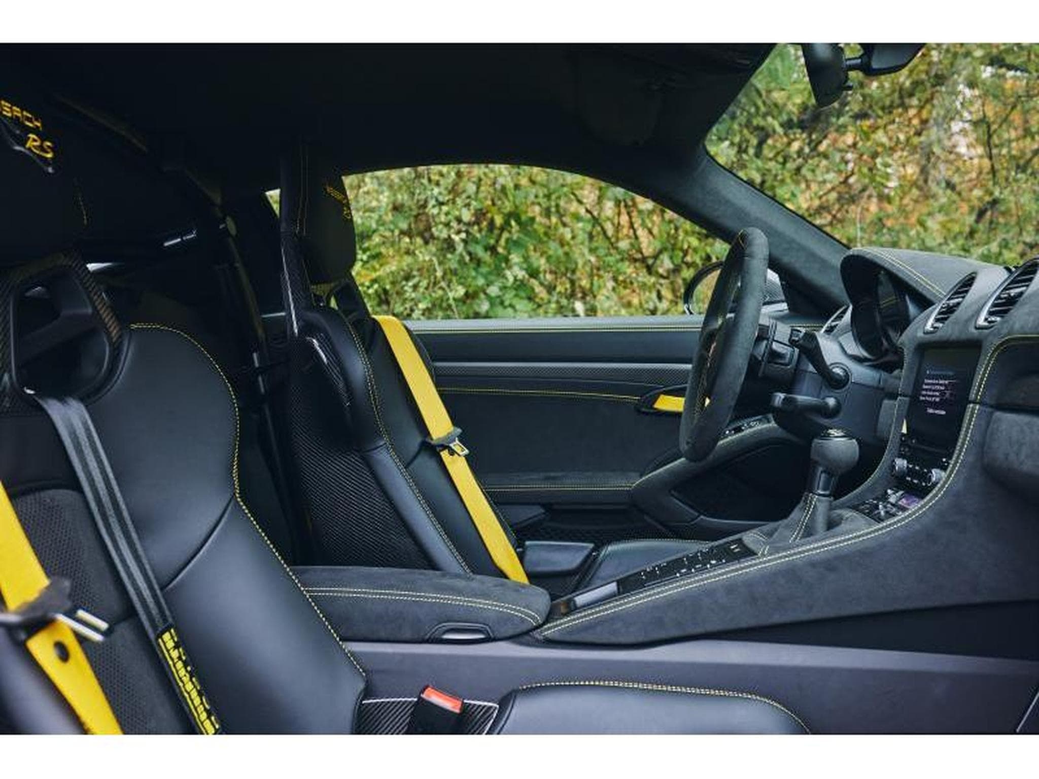 Porsche Cayman GT4 RS Weissach (2023) - Photo 22