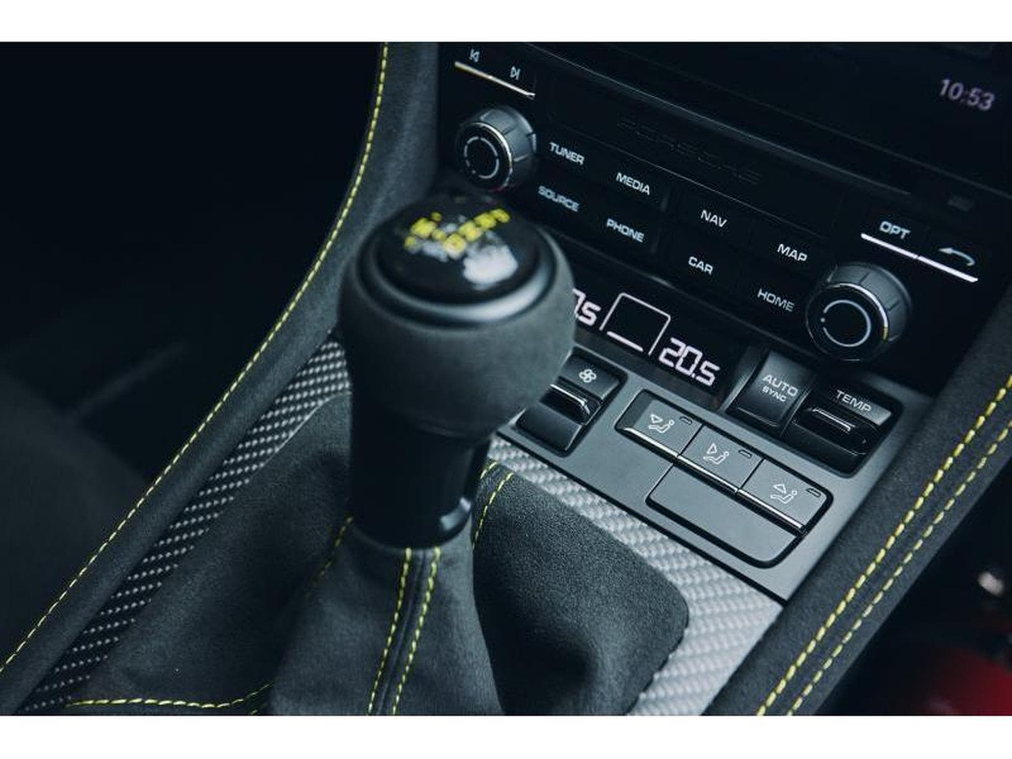 Porsche Cayman GT4 RS Weissach (2023) - Photo 23