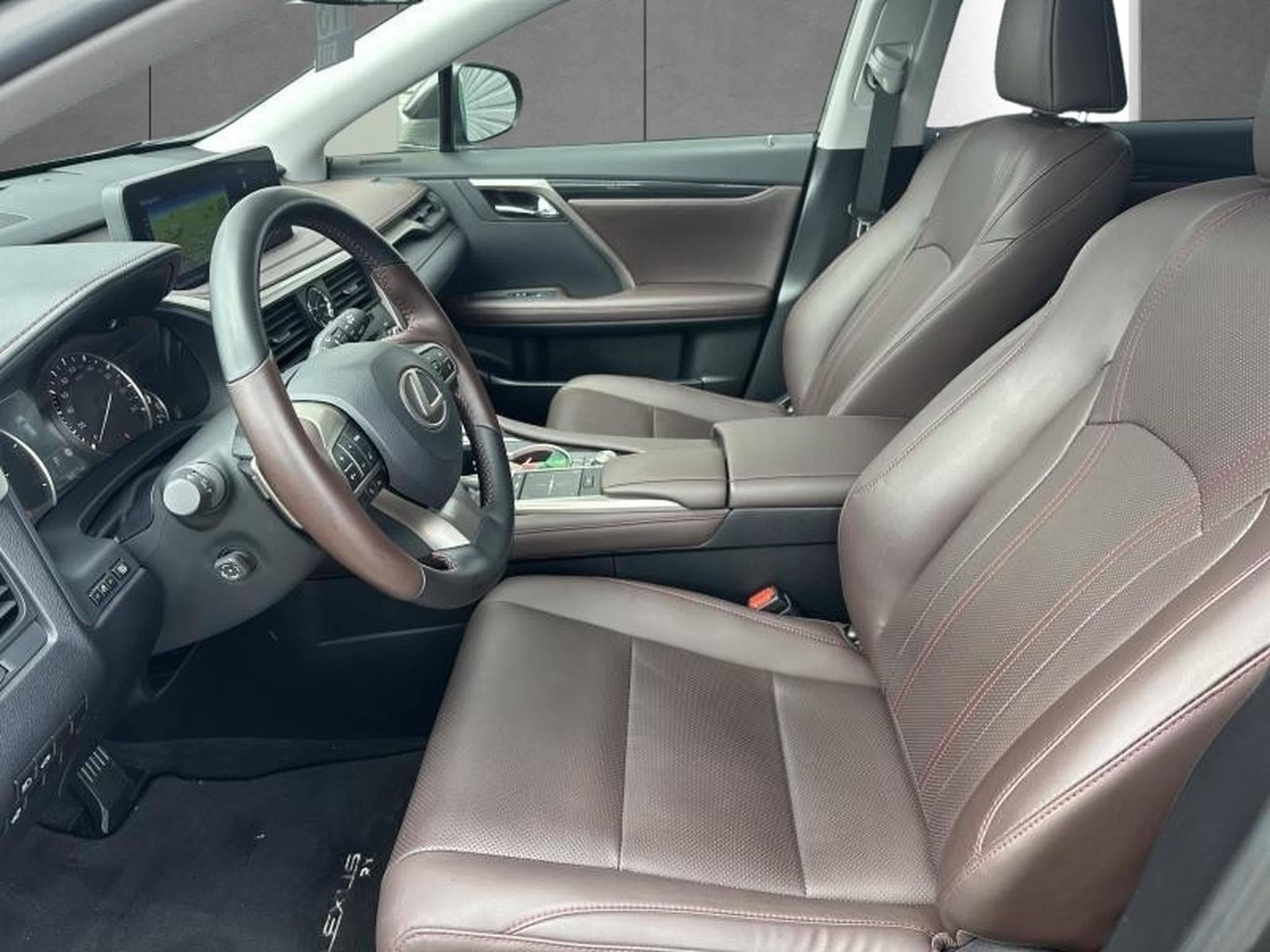 Lexus RX Executive Line (2022) - Photo 11