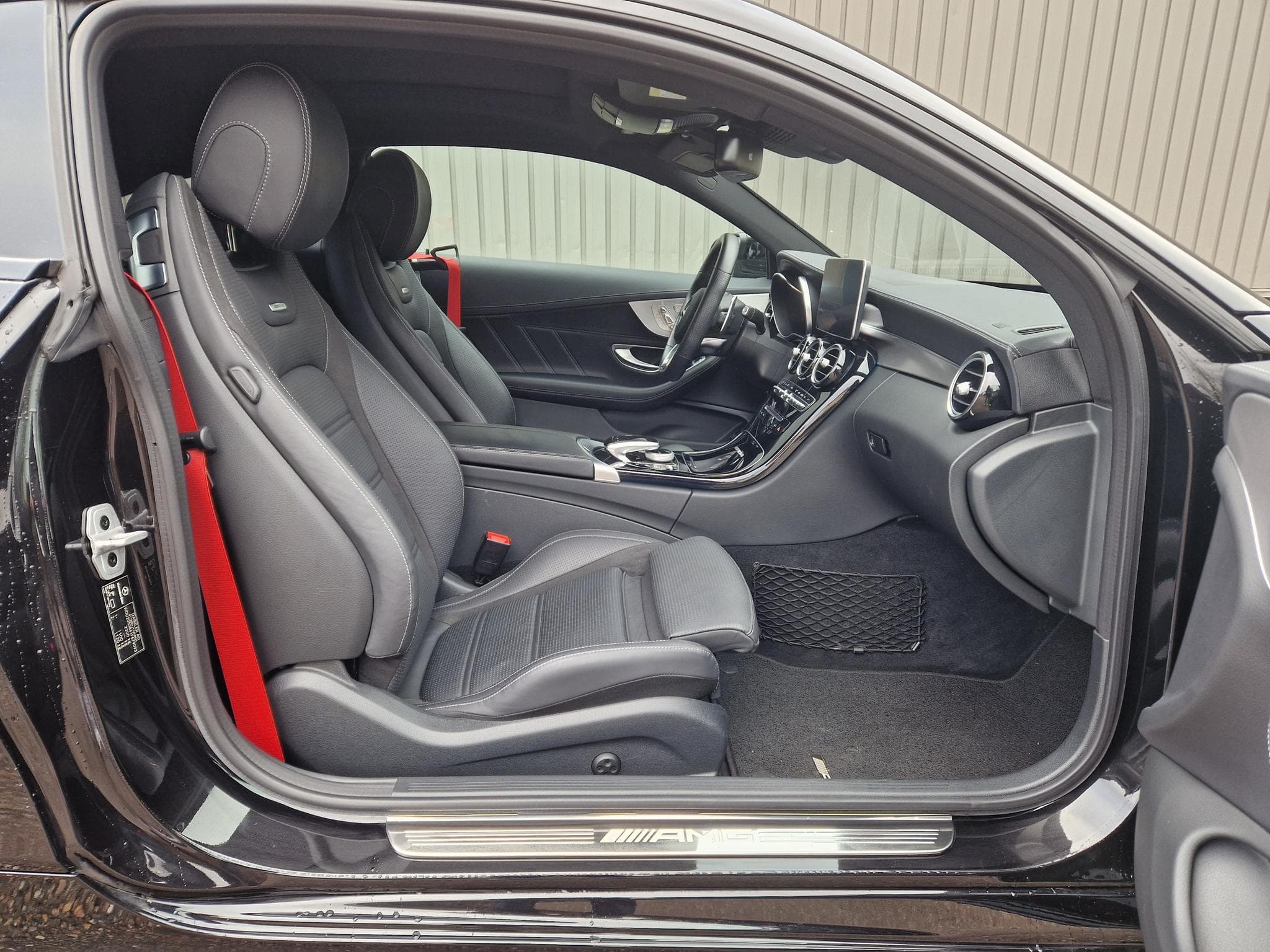 Mercedes C 63 AMG coupé C205, 476ch, 4.0 V8 bi-turbo, full black, speedshift 7 (2017) - Photo 11