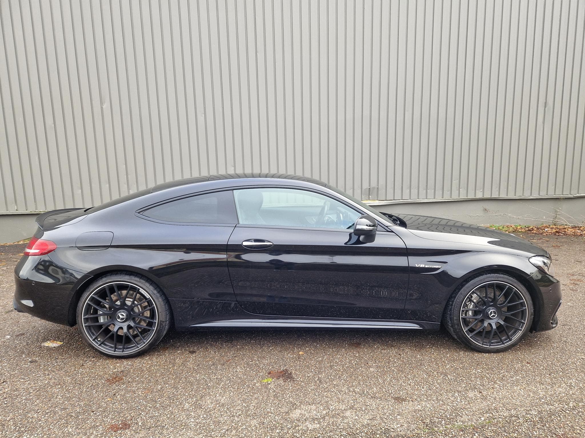 Mercedes C 63 AMG coupé C205, 476ch, 4.0 V8 bi-turbo, full black, speedshift 7 (2017) - Photo 2