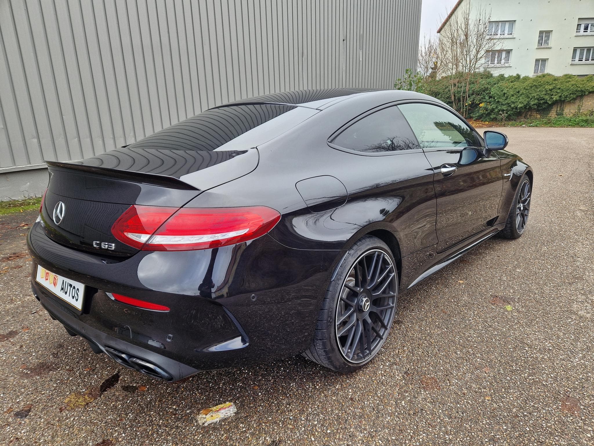 Mercedes C 63 AMG coupé C205, 476ch, 4.0 V8 bi-turbo, full black, speedshift 7 (2017) - Photo 3