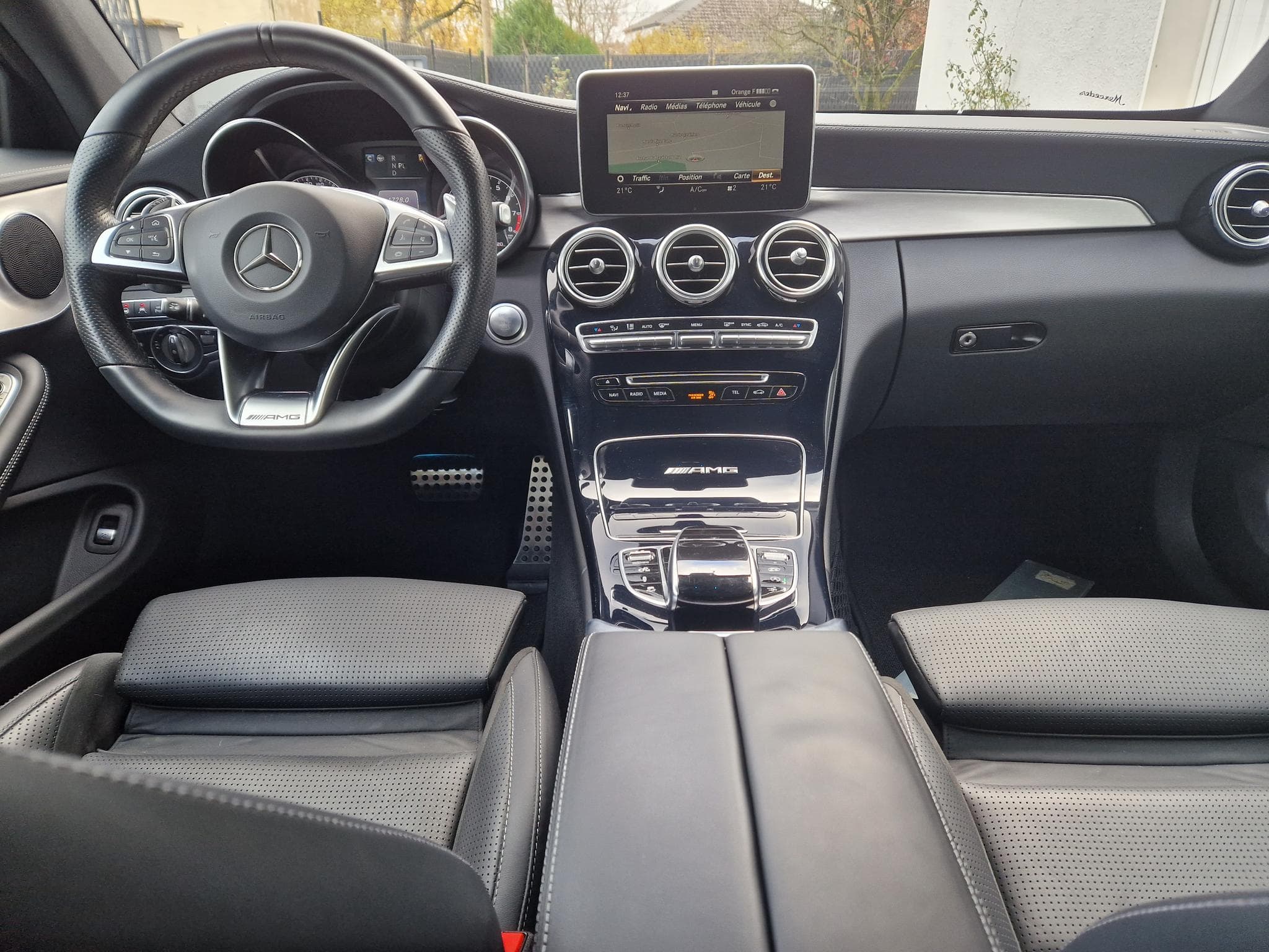 Mercedes C 63 AMG coupé C205, 476ch, 4.0 V8 bi-turbo, full black, speedshift 7 (2017) - Photo 8