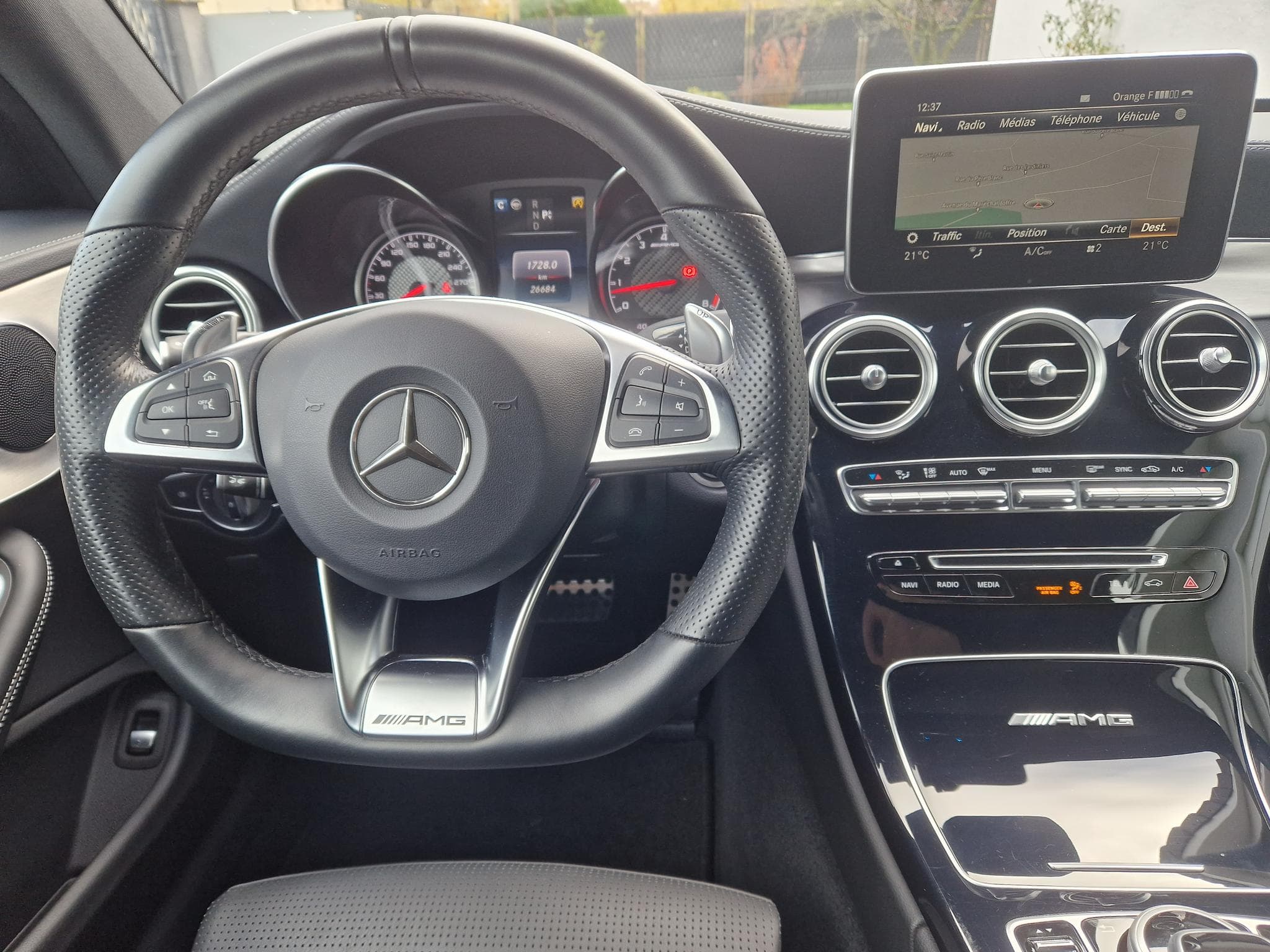 Mercedes C 63 AMG coupé C205, 476ch, 4.0 V8 bi-turbo, full black, speedshift 7 (2017) - Photo 9
