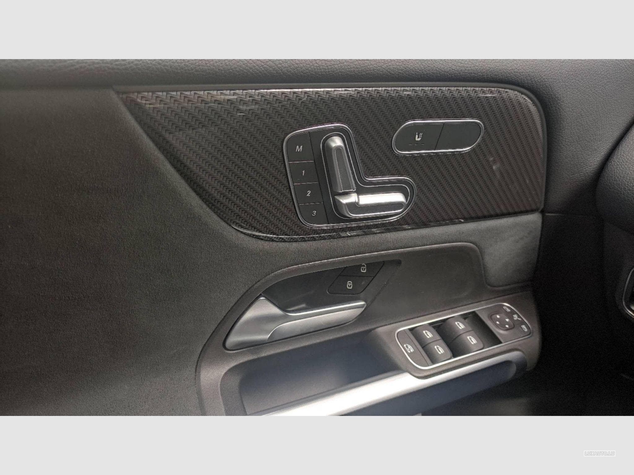 Mercedes GLB 220 d 4MATIC Multi+7P+Noir+Pano+AMGline+RVC (2020) - Photo 8