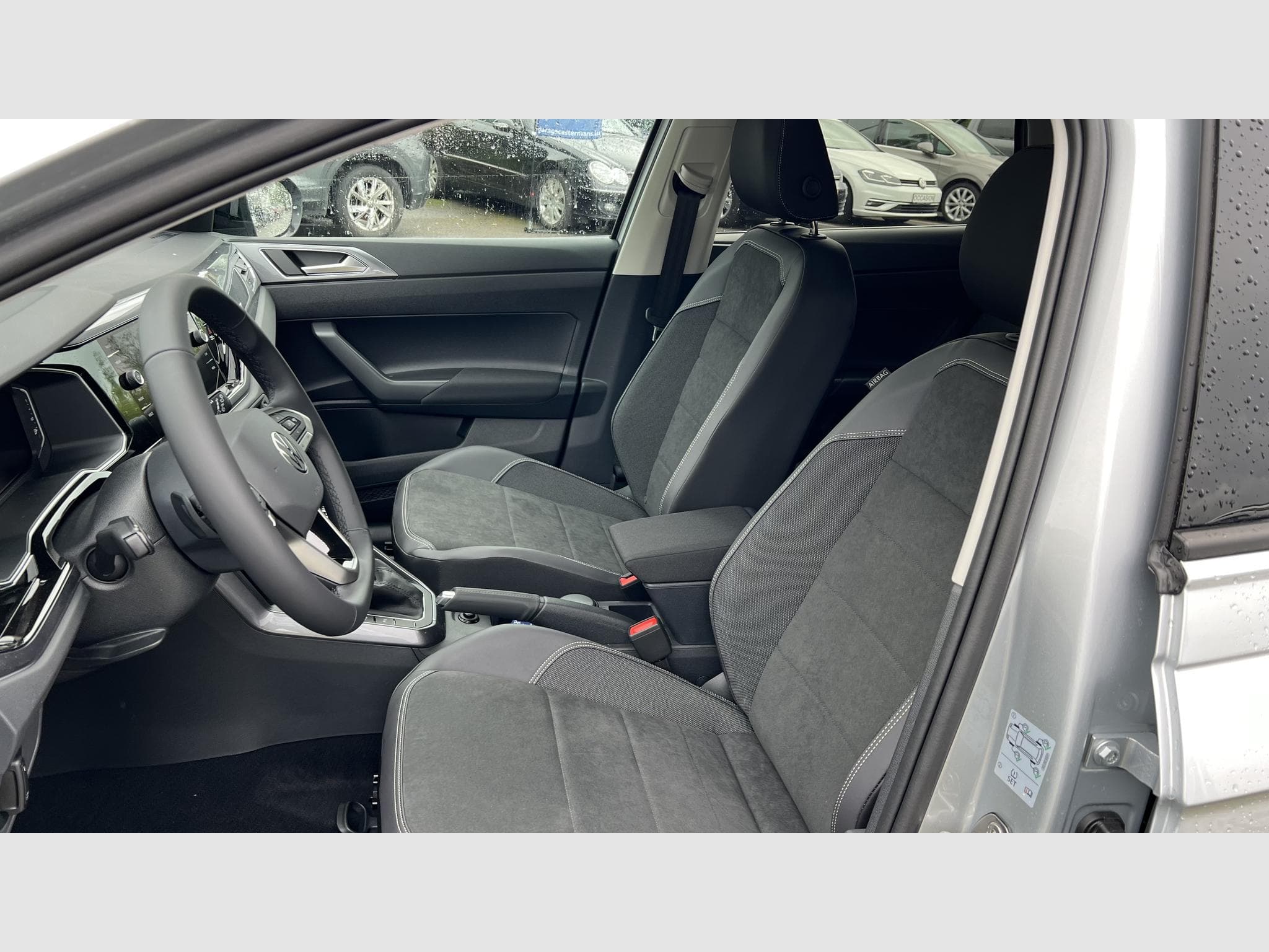 VW Taigo Taigo Style 1.5 TSI 110 kW DSG7 (2024) - Photo 6