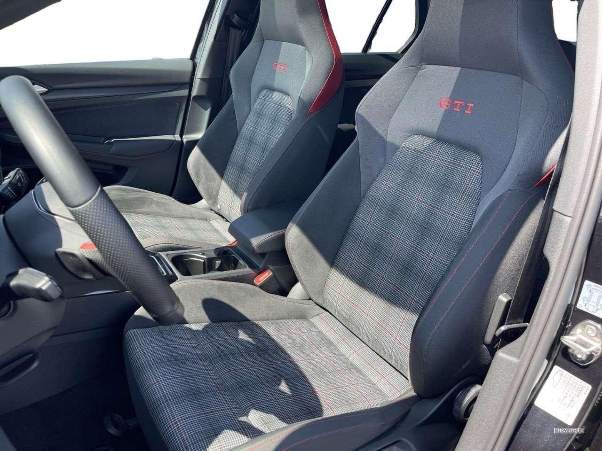 VW Golf GTI 2.0 TSI DSG (2022) - Photo 6