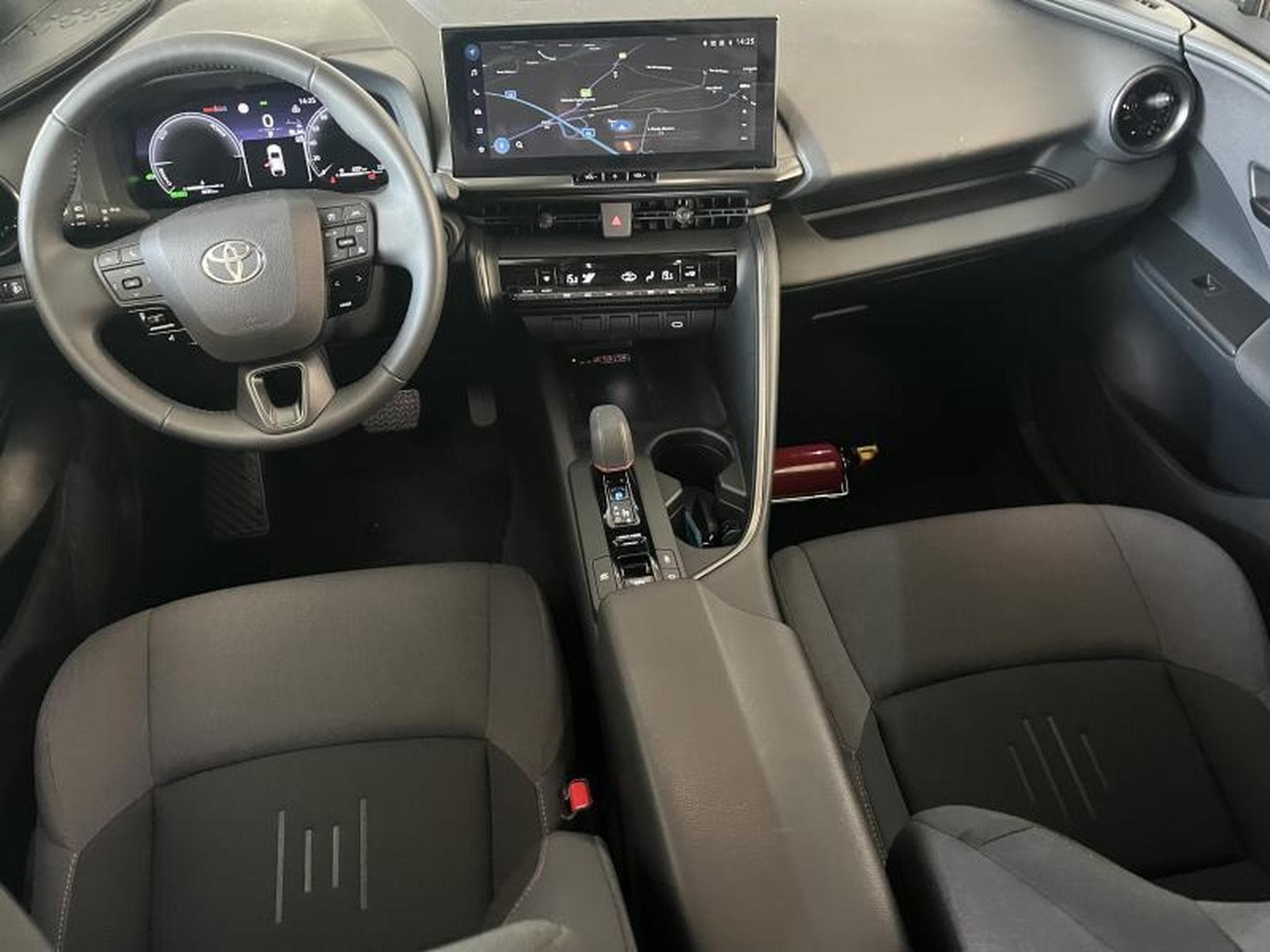 Toyota C-HR Dynamic Plus Mono-Tone (2024) - Photo 13