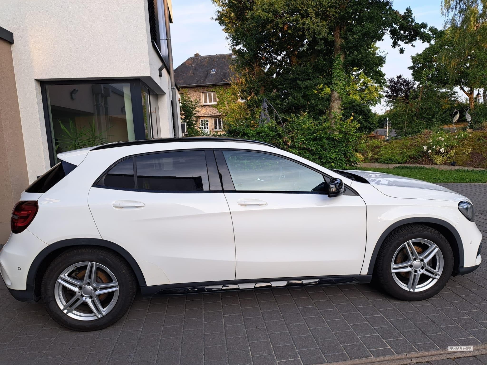 Mercedes GLA 180 AMG Line / night edition (2018) - Photo 2