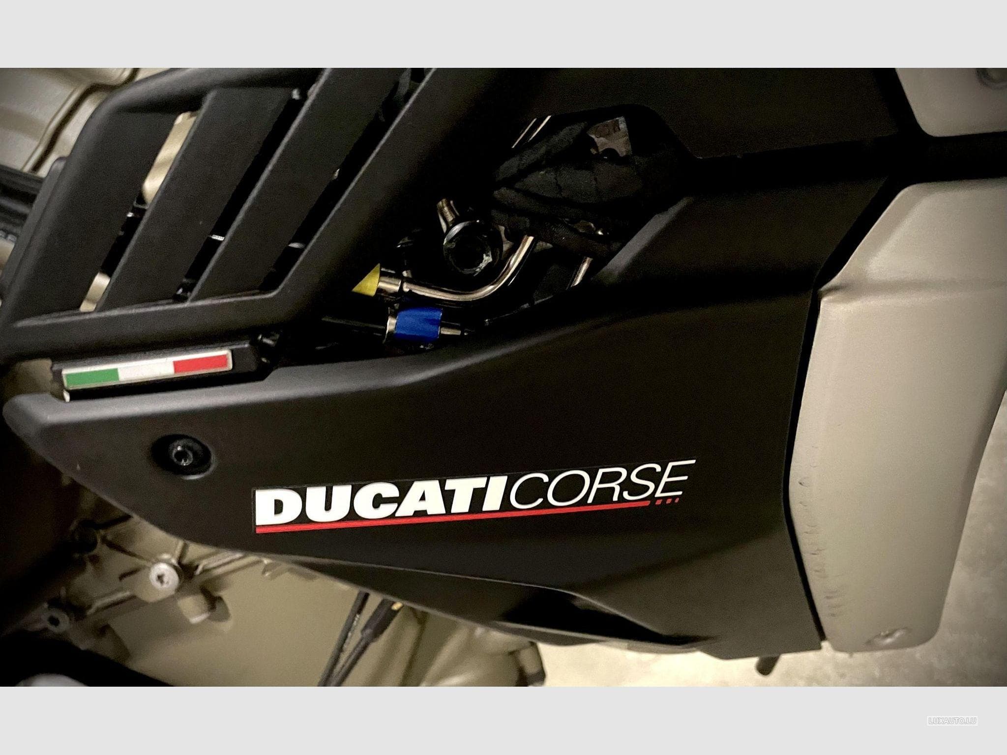 Ducati Streetfighter SP (2023) - Photo 6