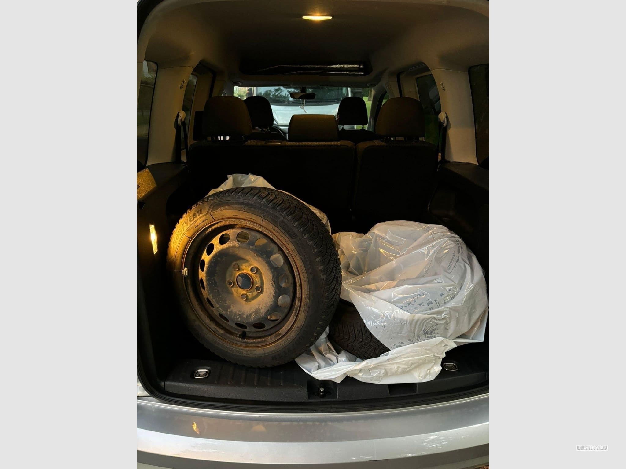VW Caddy (2019) - Photo 15