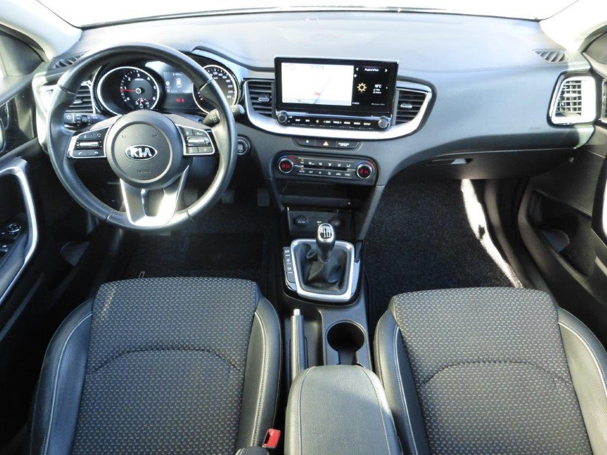 Kia Ceed 1.6 CRDI MORE (2021) - Photo 4