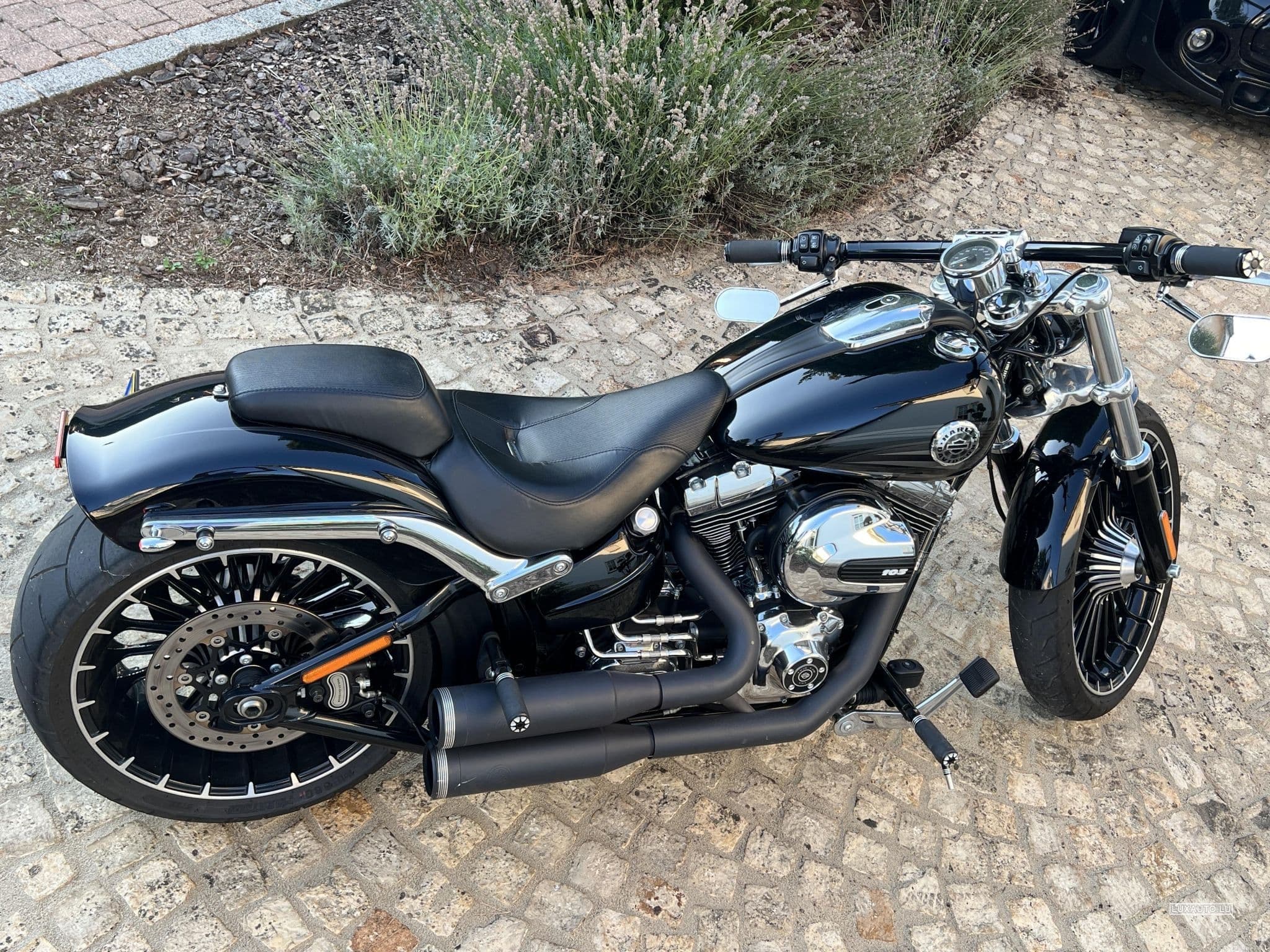 Harley-Davidson Softail Breakout (2017) - Photo 3