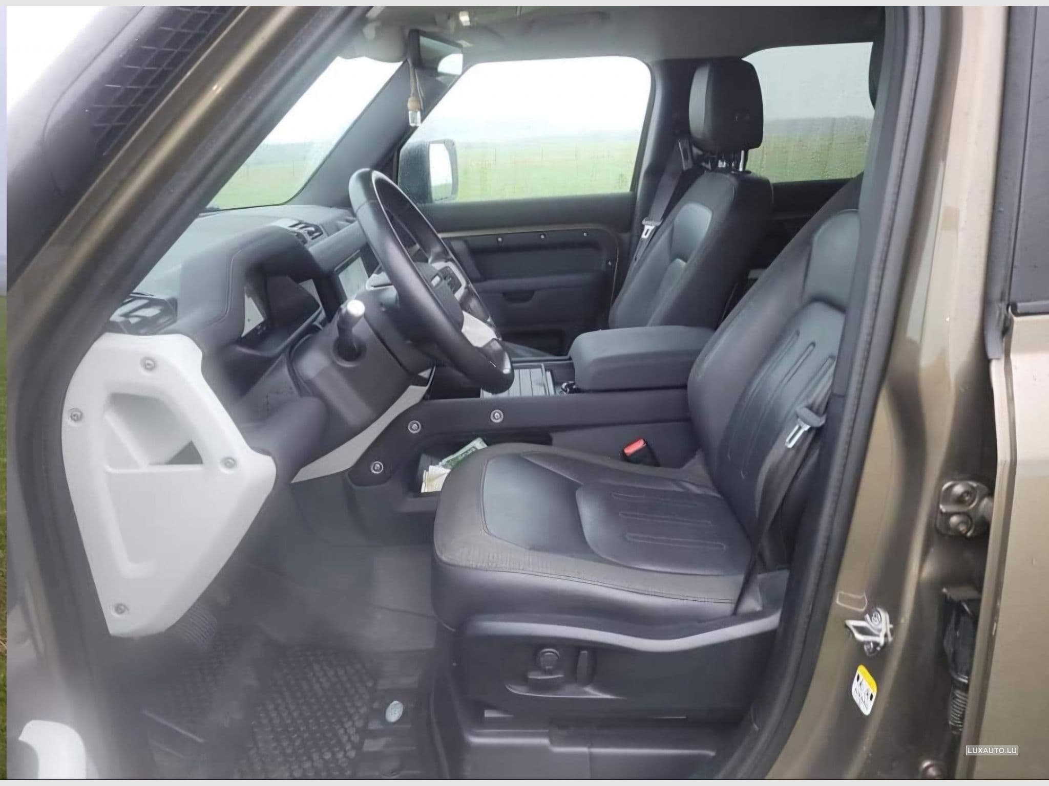 Land-Rover Defender SE P110 P300 (2020) - Photo 6