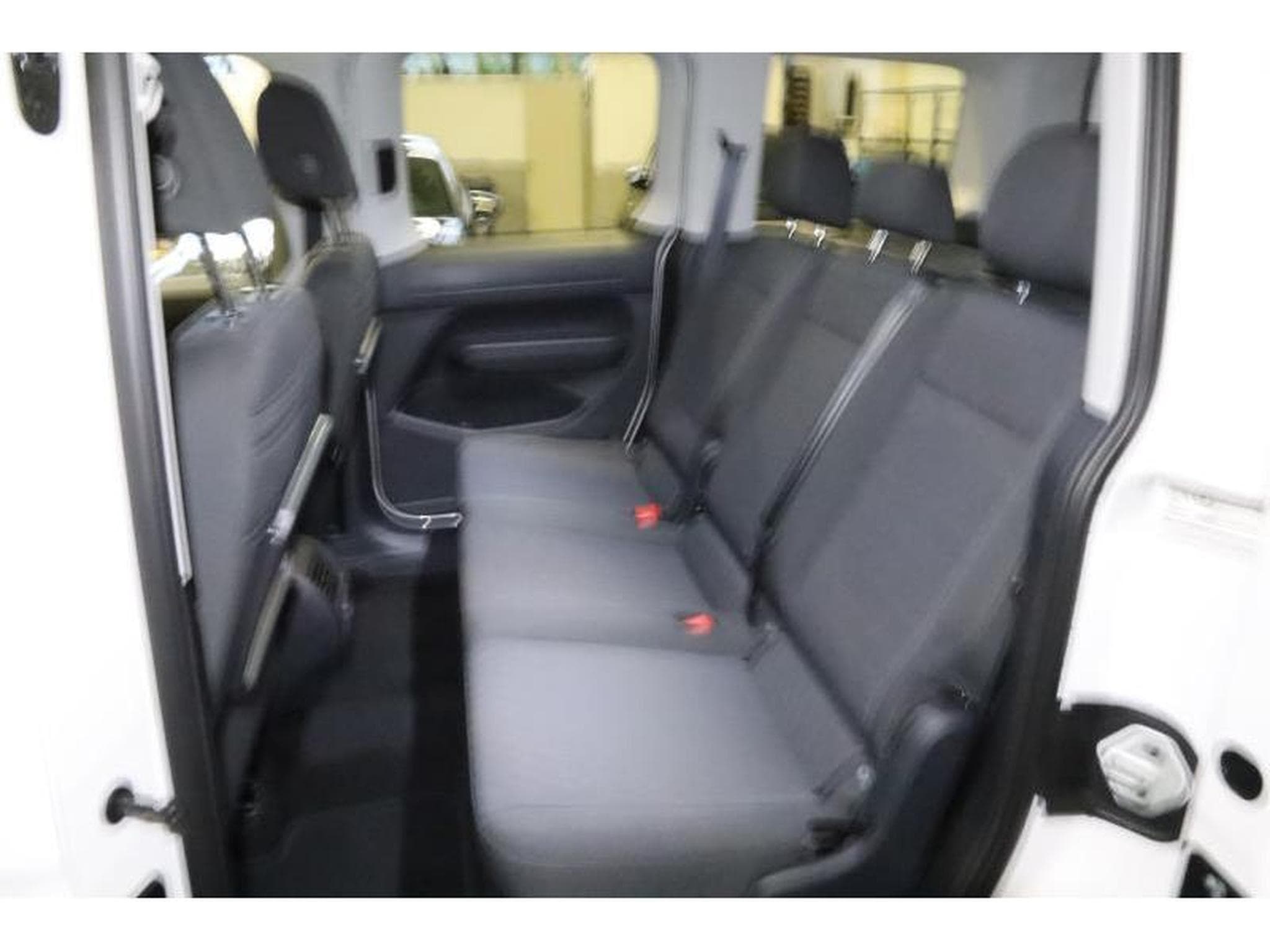 VW Caddy Life (2024) - Photo 10