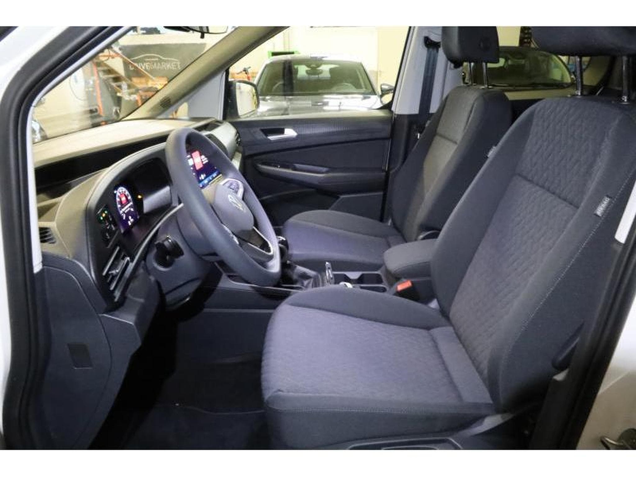 VW Caddy Life (2024) - Photo 11