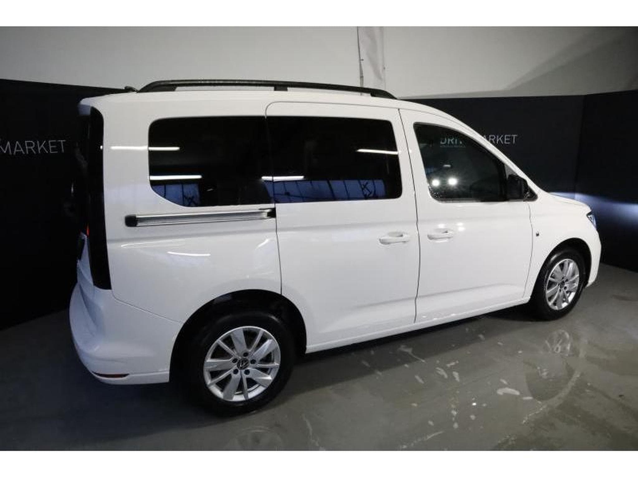 VW Caddy Life (2024) - Photo 12