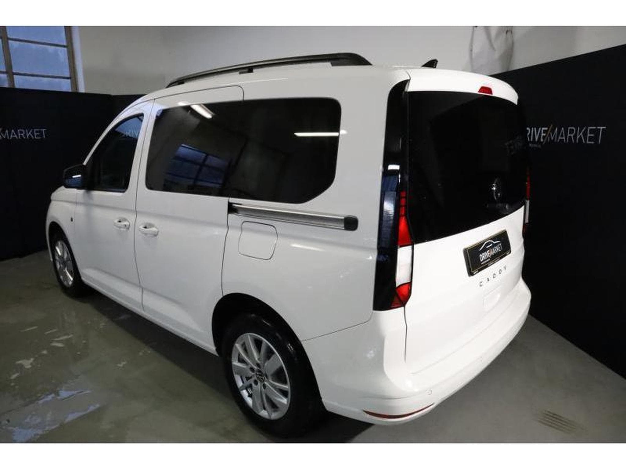 VW Caddy Life (2024) - Photo 16