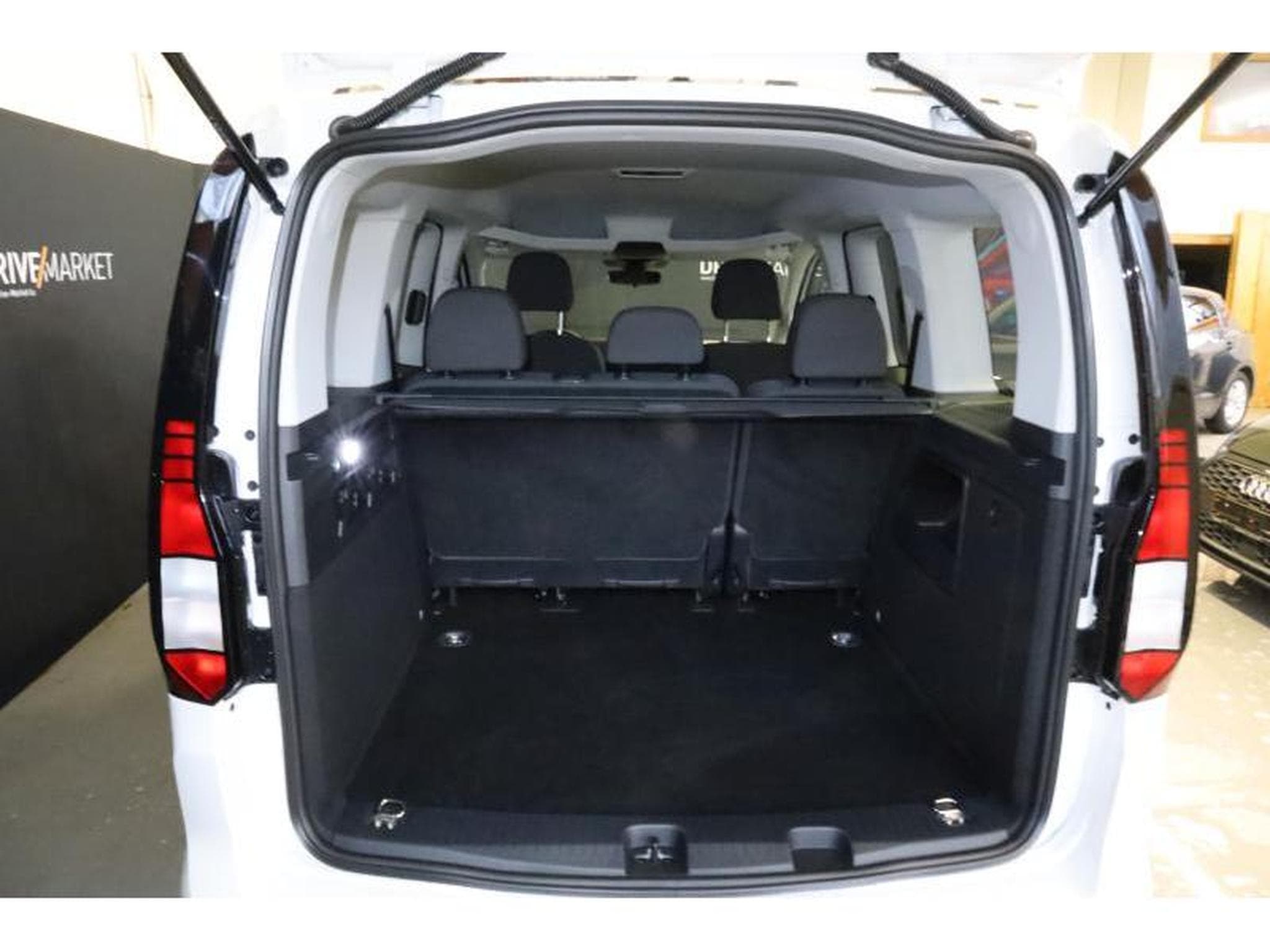 VW Caddy Life (2024) - Photo 6