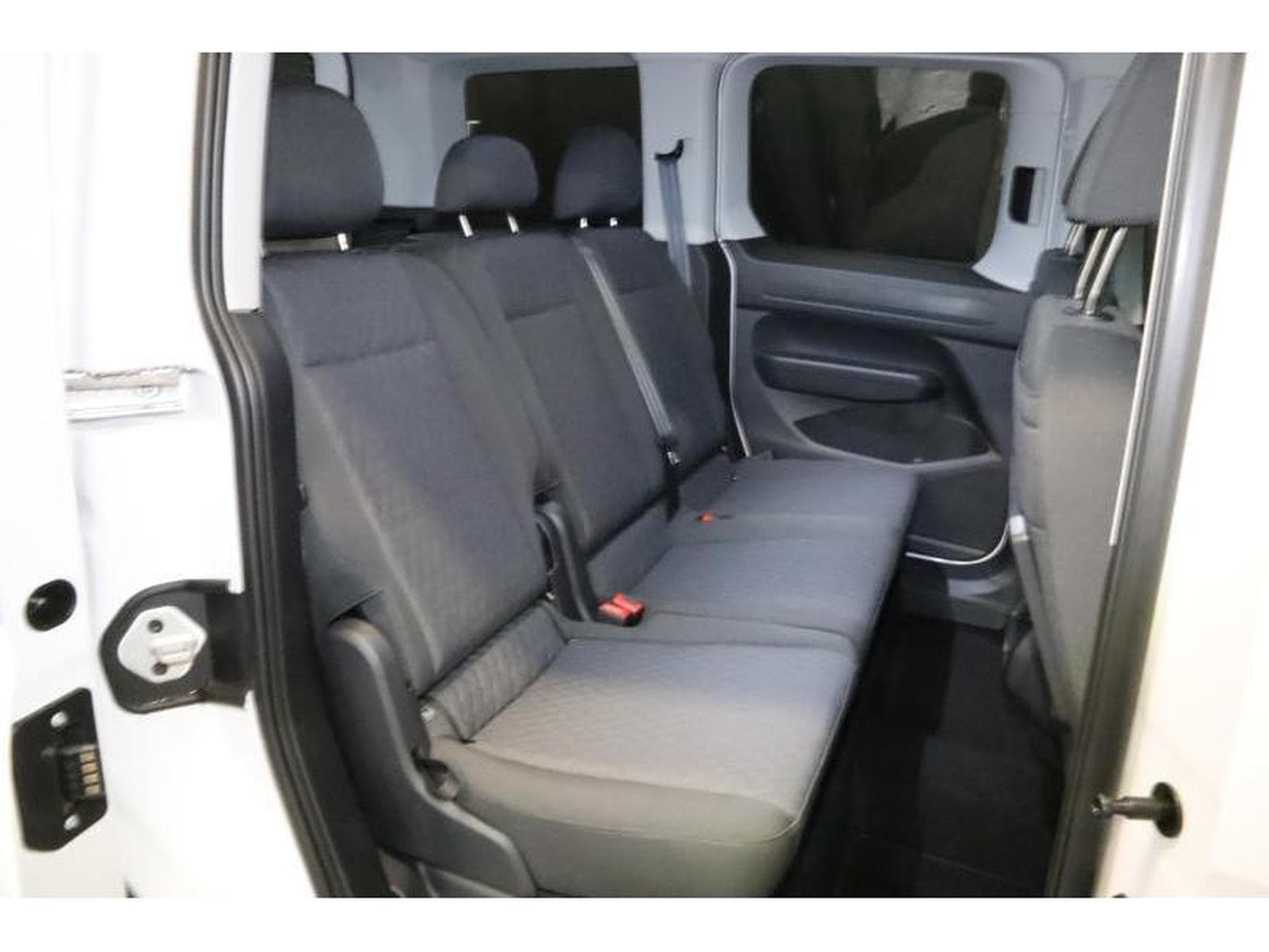 VW Caddy Life (2024) - Photo 9