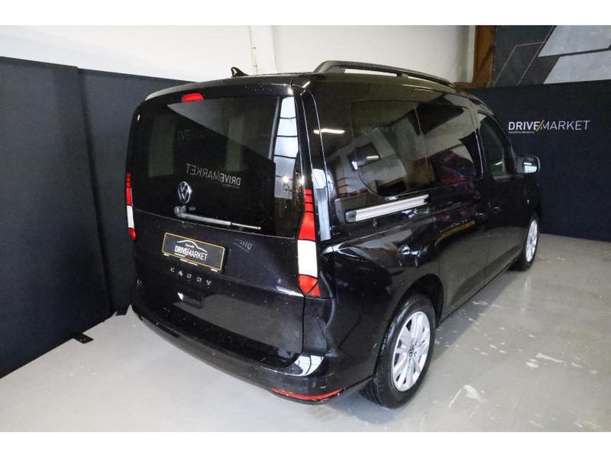 VW Caddy V Life (2024) - Photo 16