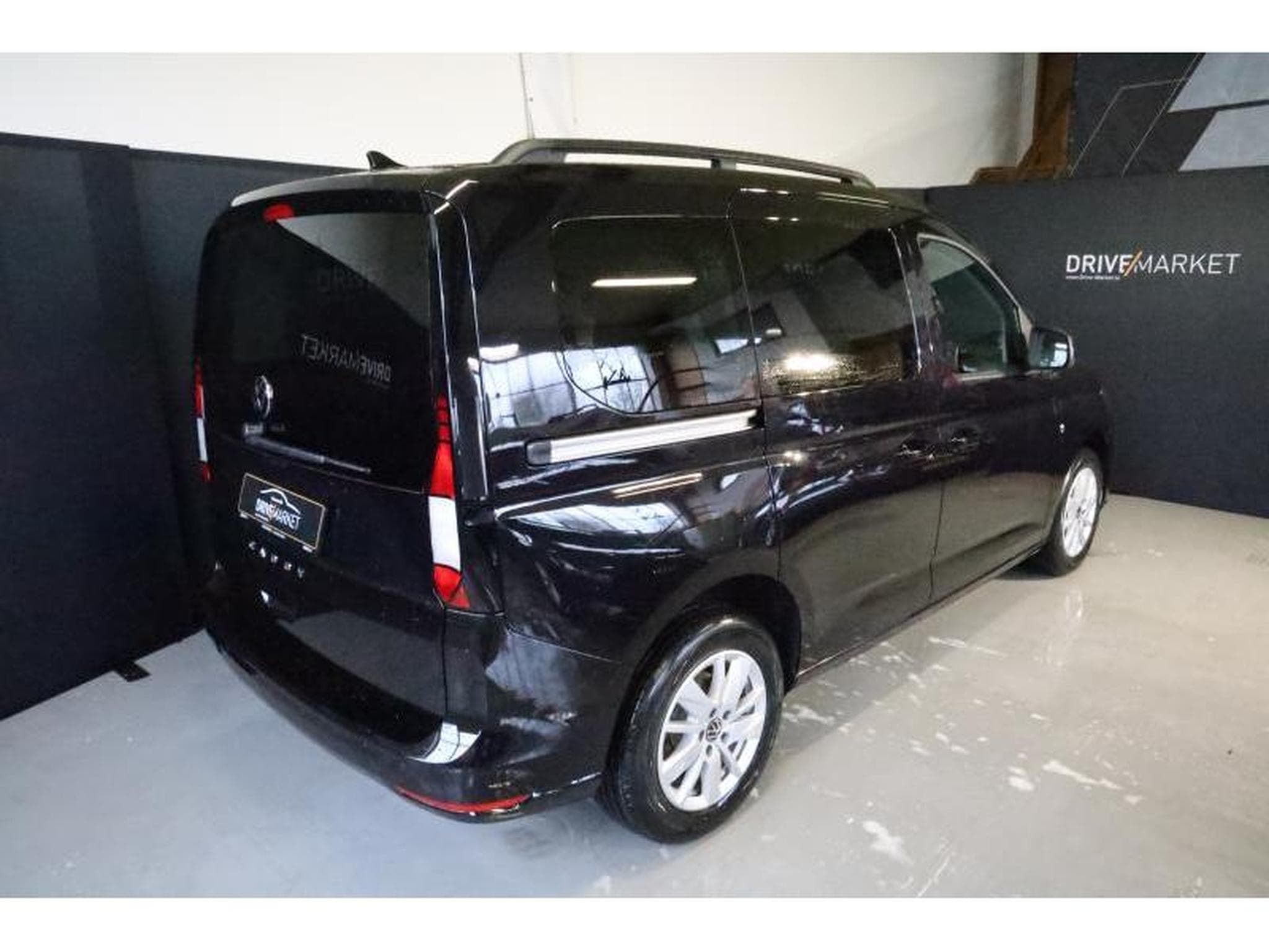 VW Caddy V Life (2024) - Photo 17