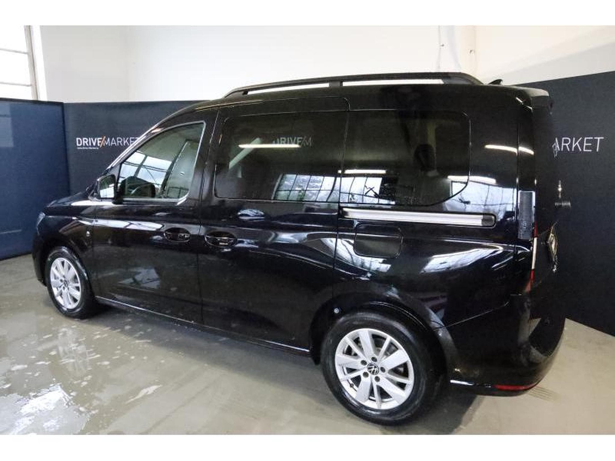 VW Caddy V Life (2024) - Photo 22