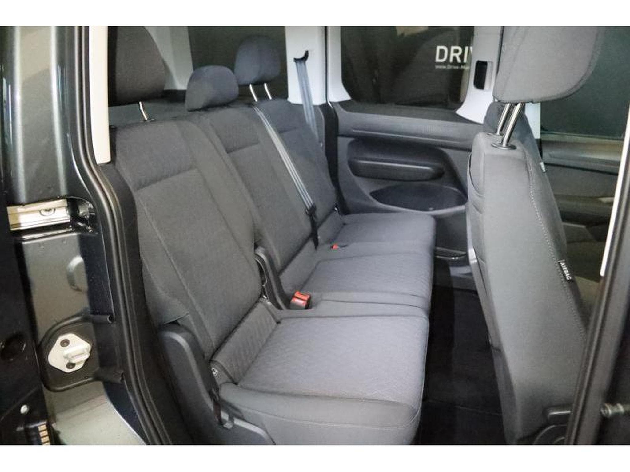 VW Caddy V Life (2024) - Photo 14