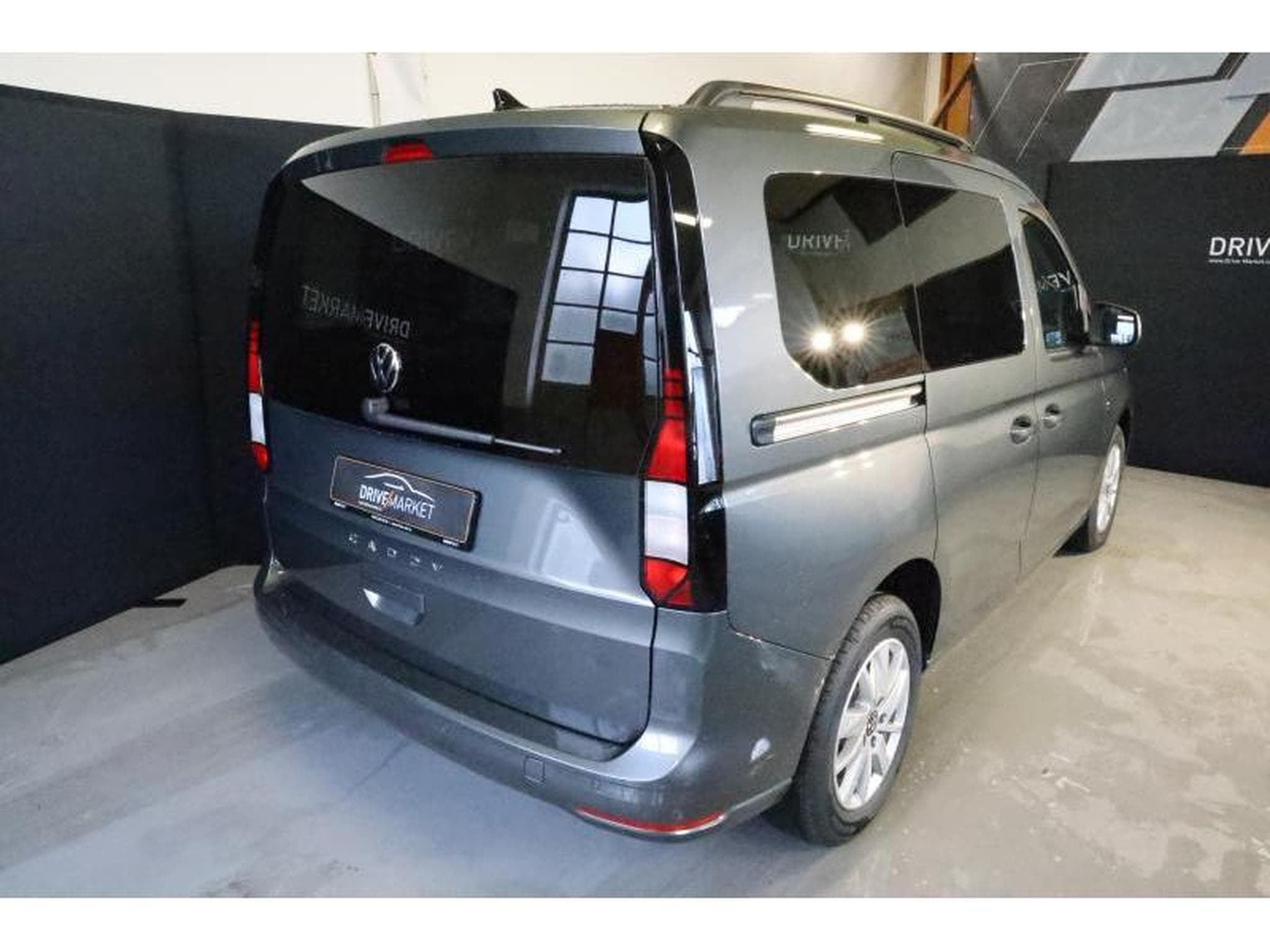 VW Caddy V Life (2024) - Photo 9